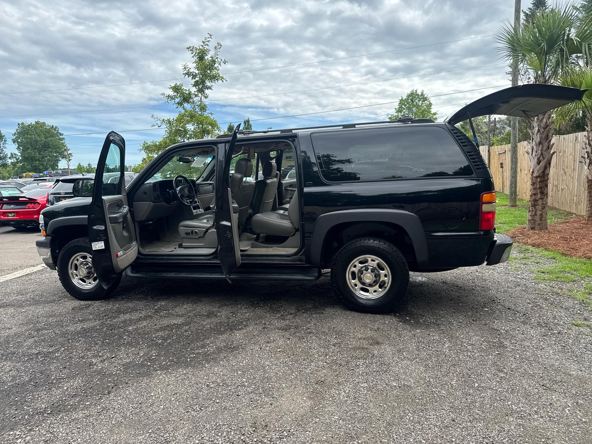 Chevrolet Suburban 4dr 2500 4WD LT 2003