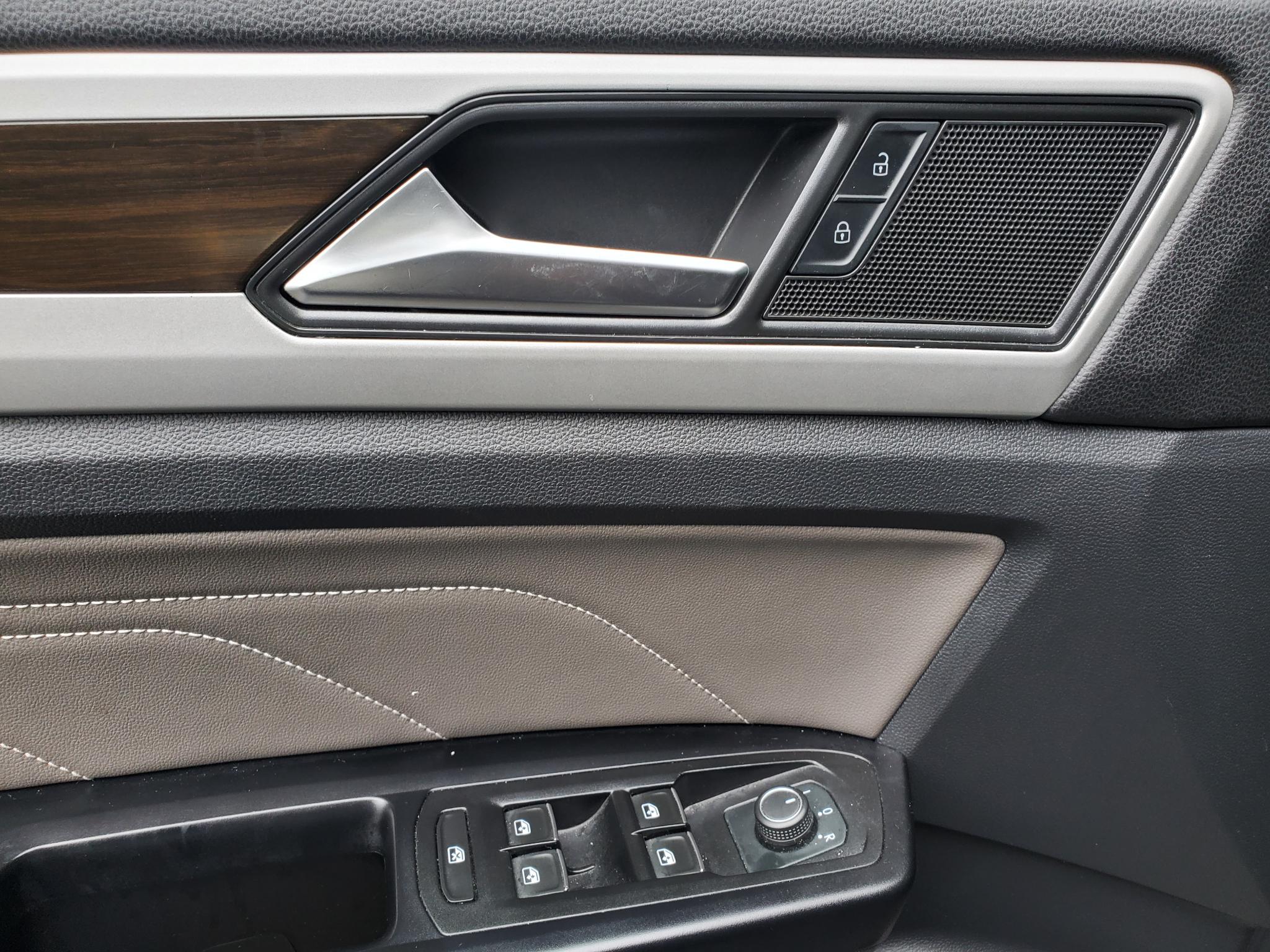 Volkswagen Atlas 3.6L V6 SE w/Technology 4MOTION *Ltd Avail* 2021