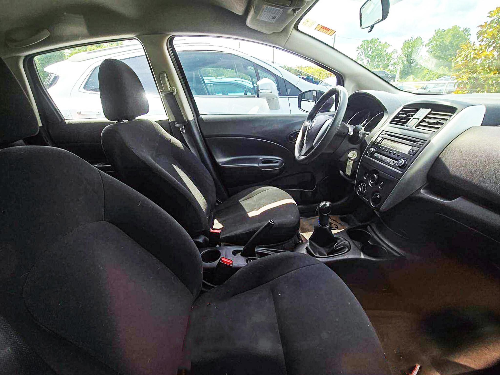 Nissan Versa Note 5dr HB Manual 1.6 S 2015