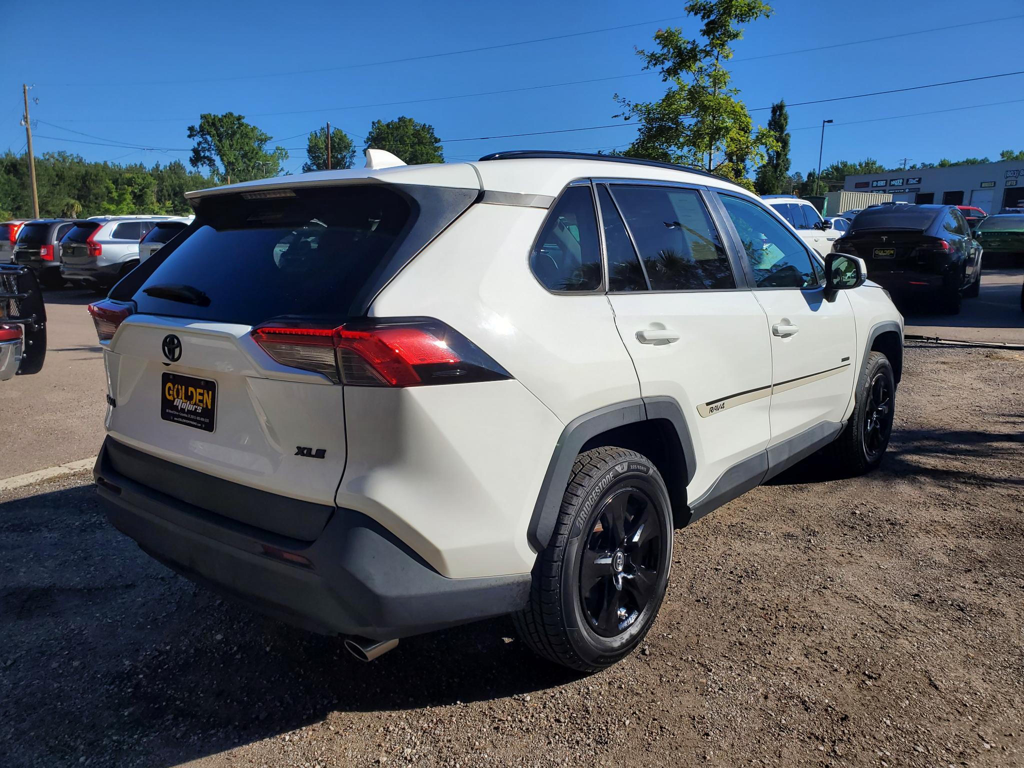 Toyota RAV4 XLE FWD (Natl) 2019