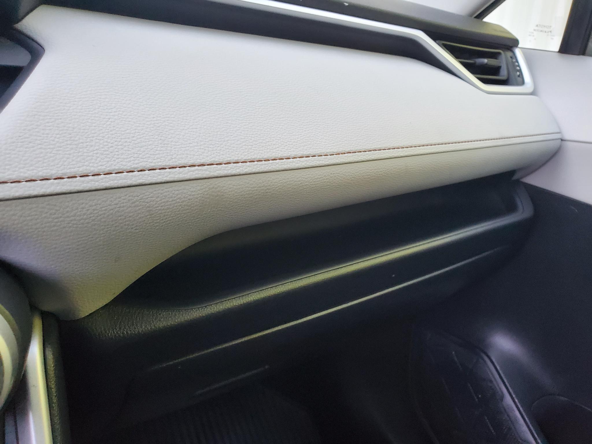 Toyota RAV4 XLE FWD (Natl) 2019