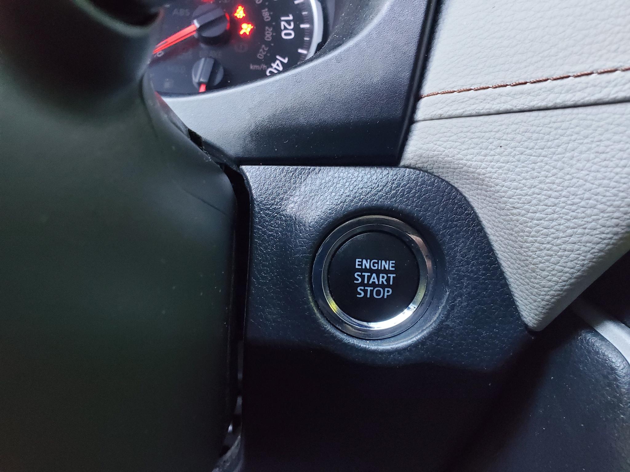 Toyota RAV4 XLE FWD (Natl) 2019