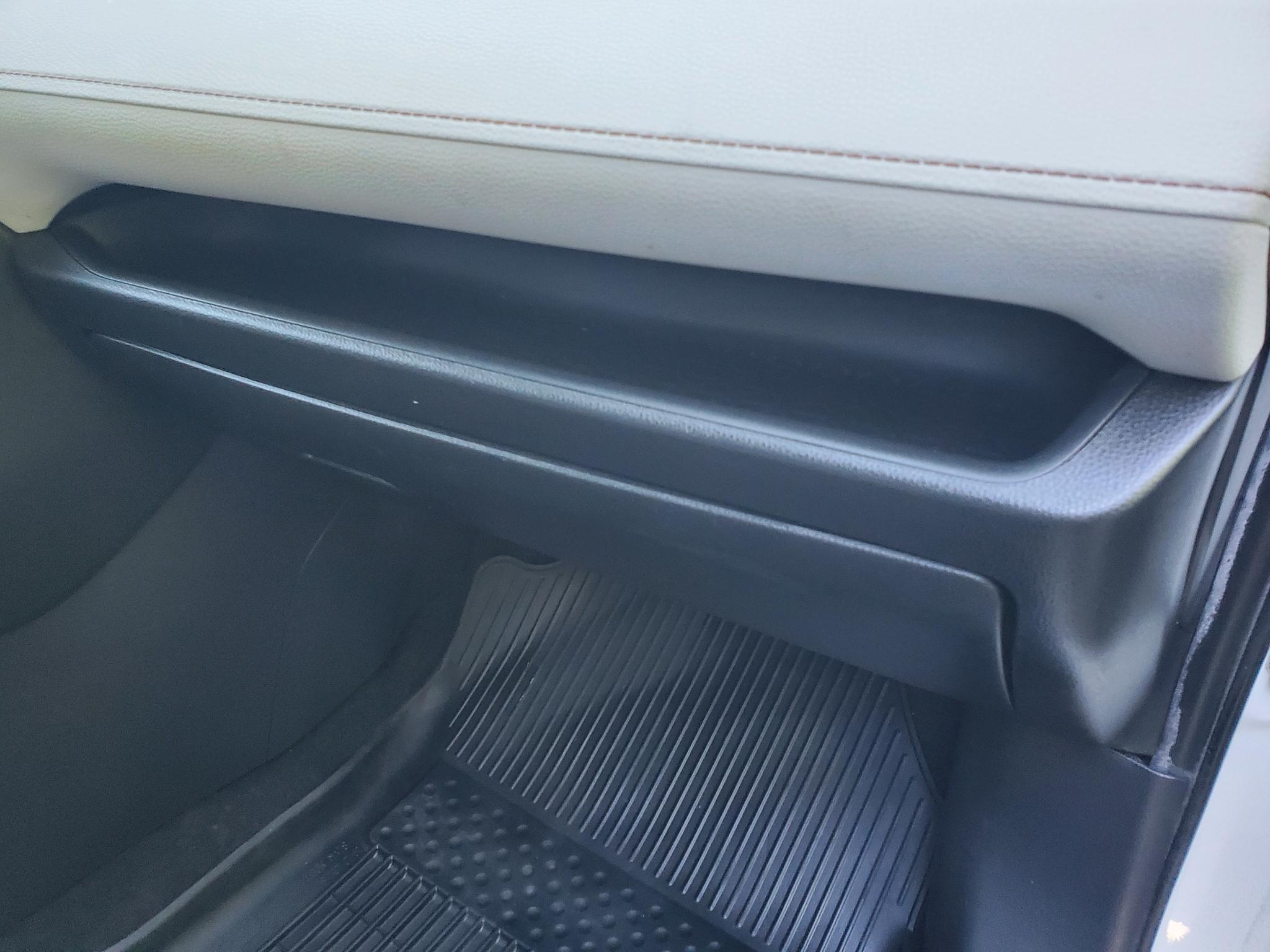 Toyota RAV4 XLE FWD (Natl) 2019
