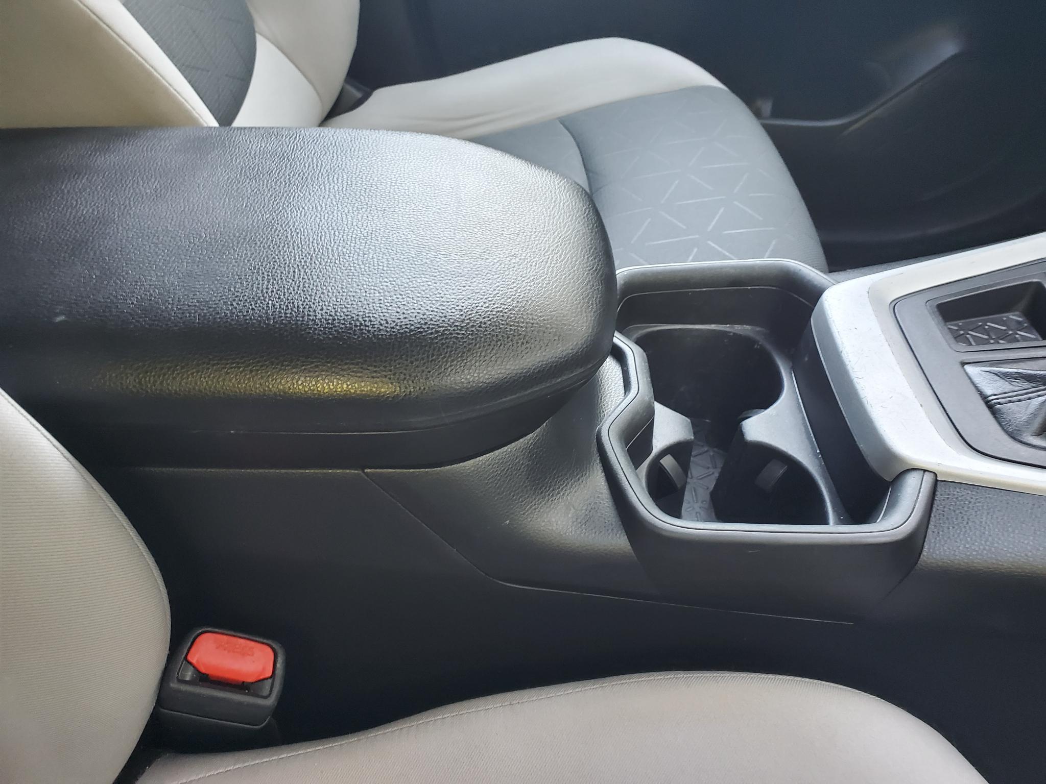 Toyota RAV4 XLE FWD (Natl) 2019