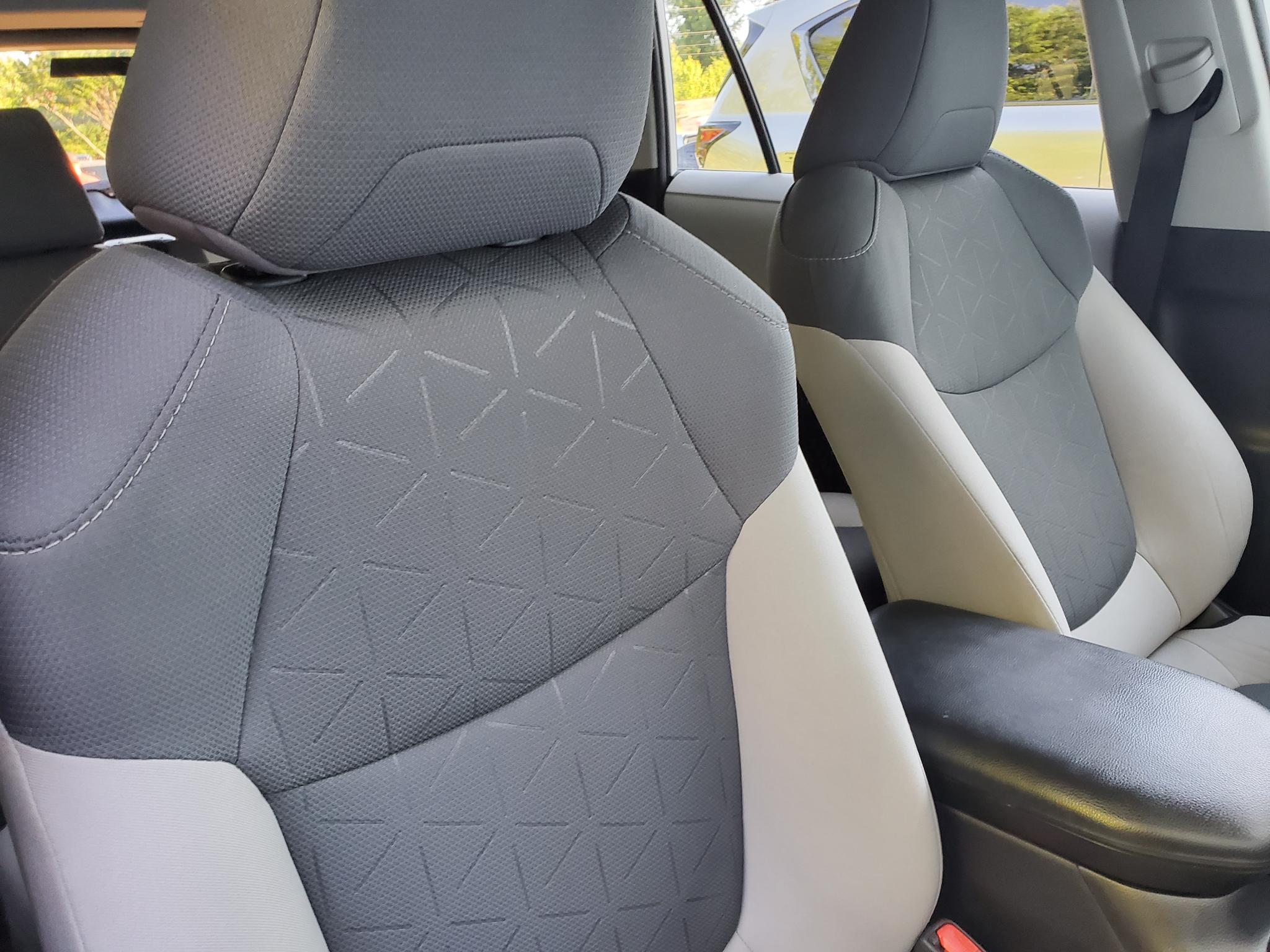 Toyota RAV4 XLE FWD (Natl) 2019