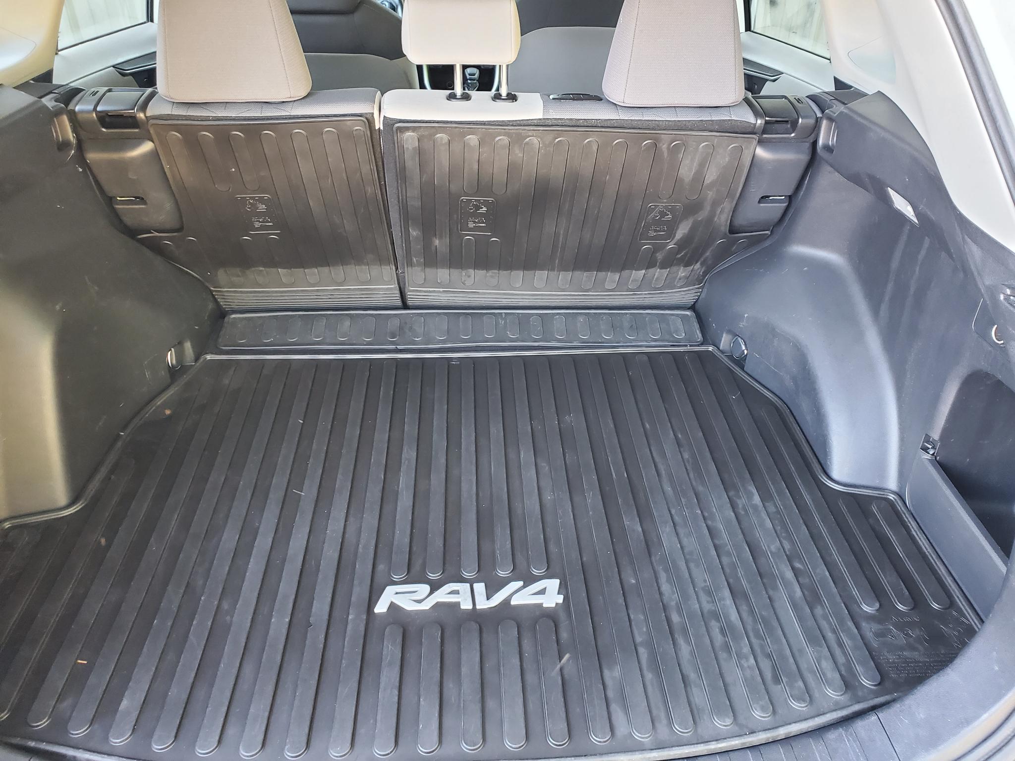 Toyota RAV4 XLE FWD (Natl) 2019