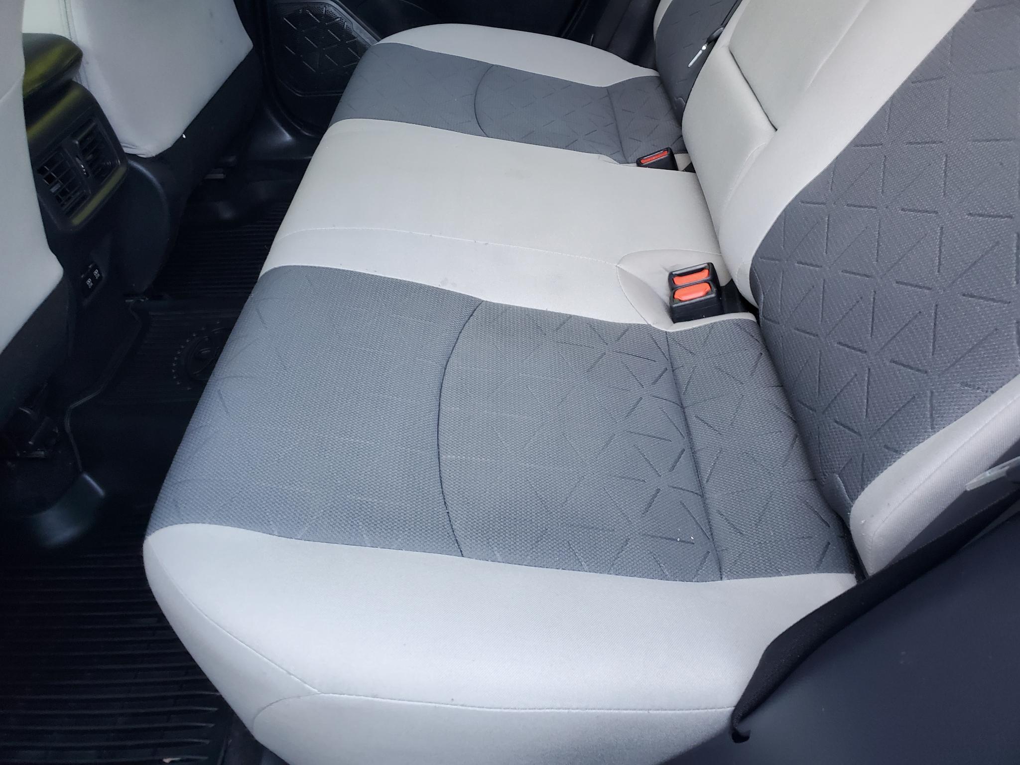 Toyota RAV4 XLE FWD (Natl) 2019