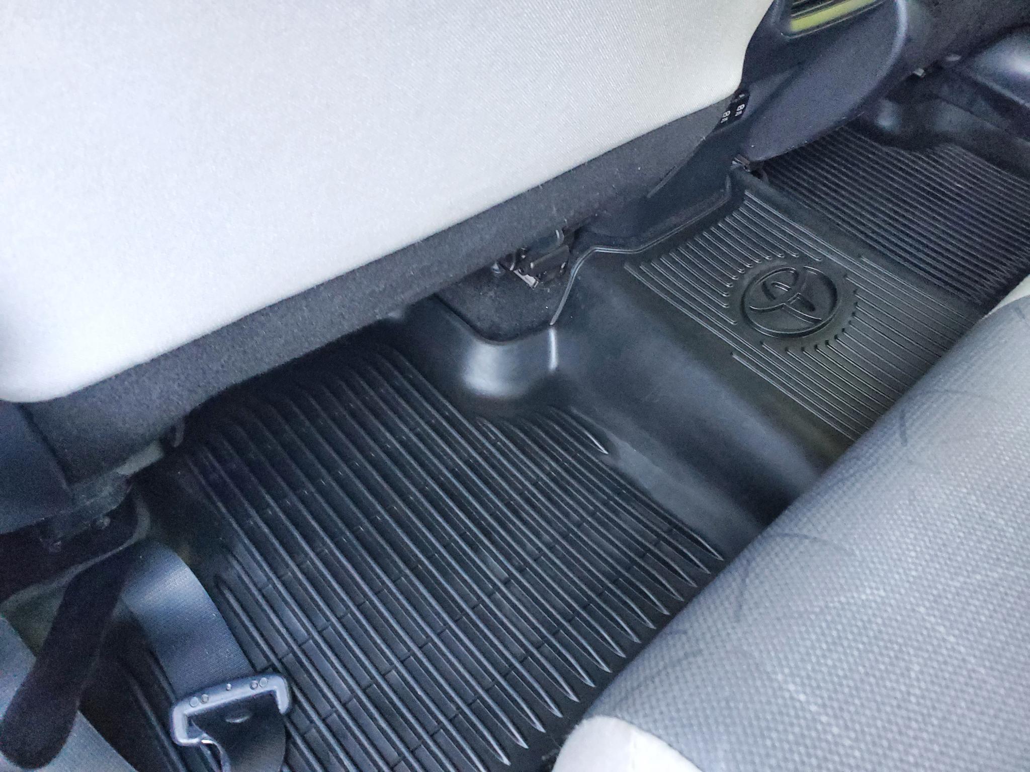 Toyota RAV4 XLE FWD (Natl) 2019