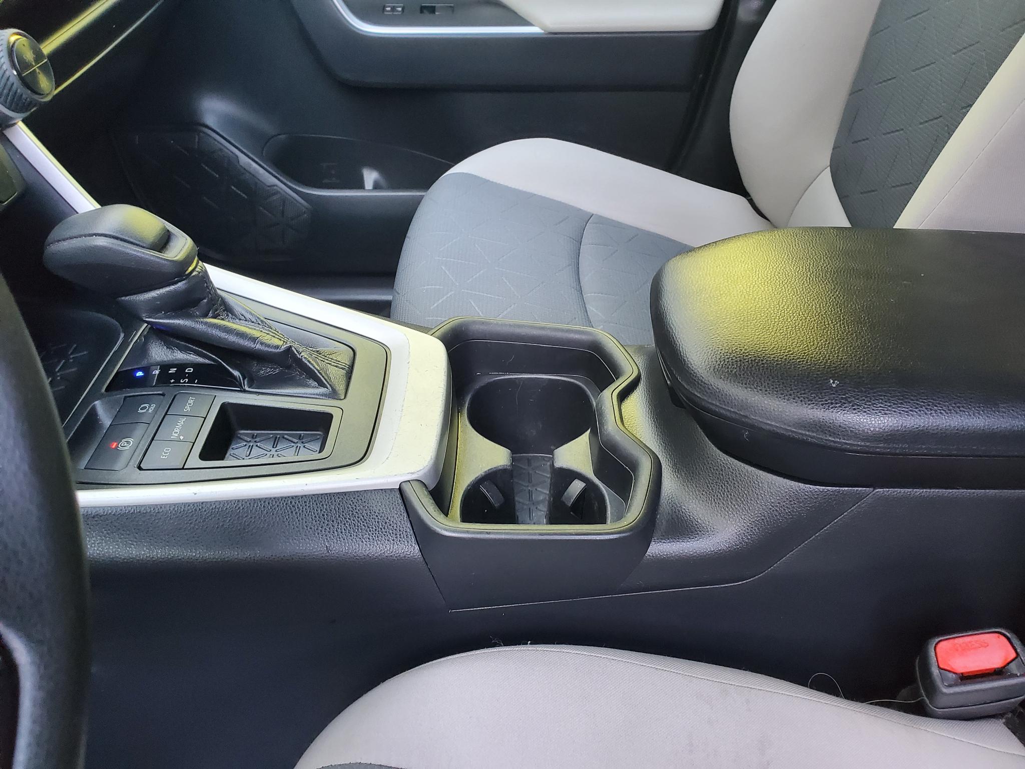 Toyota RAV4 XLE FWD (Natl) 2019