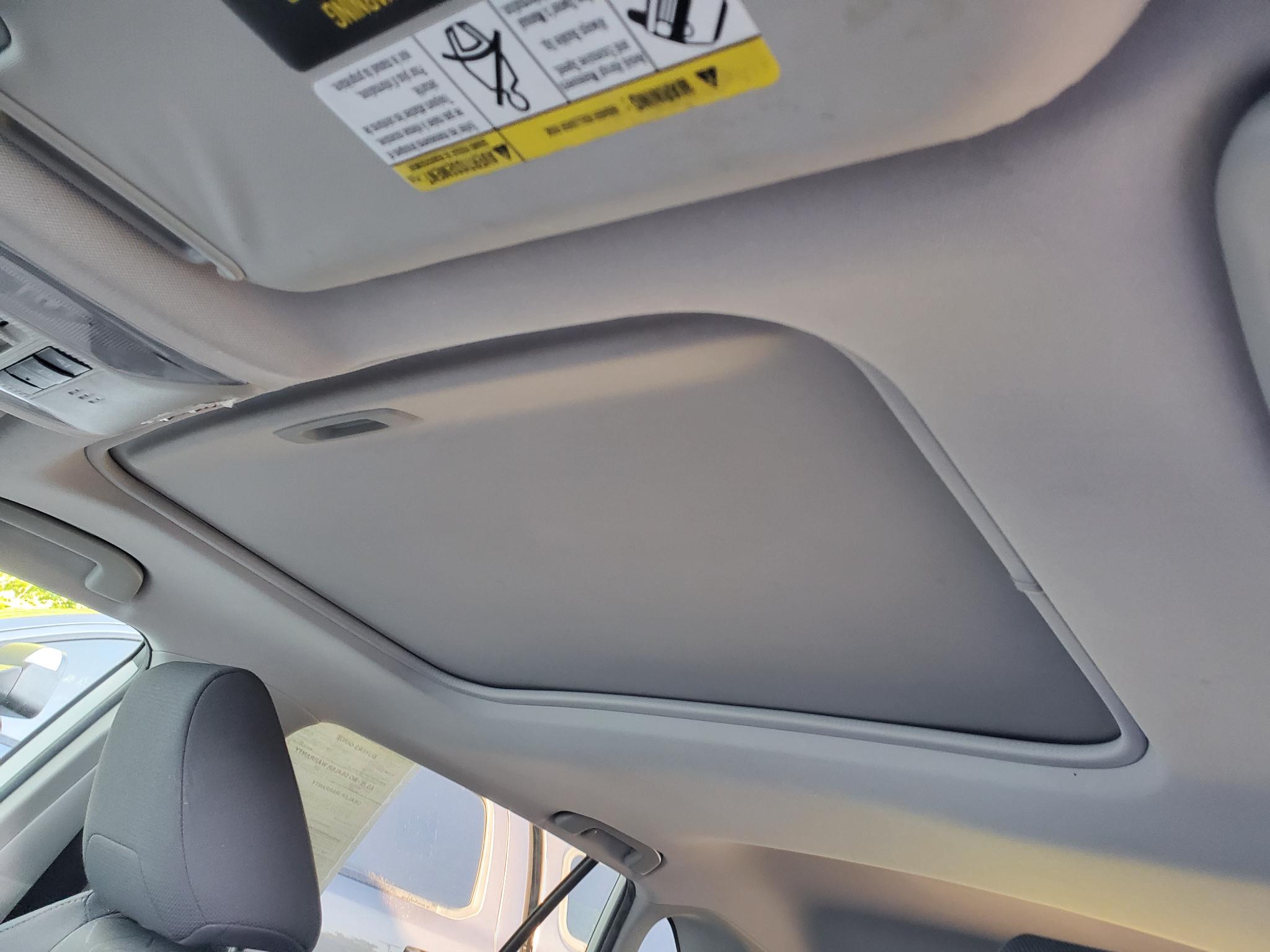 Toyota RAV4 XLE FWD (Natl) 2019