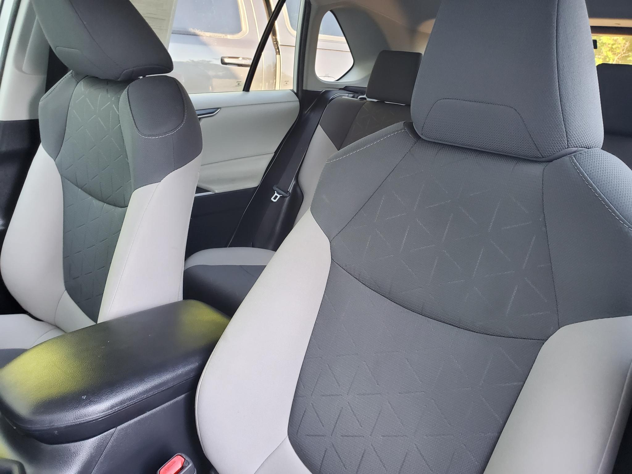 Toyota RAV4 XLE FWD (Natl) 2019