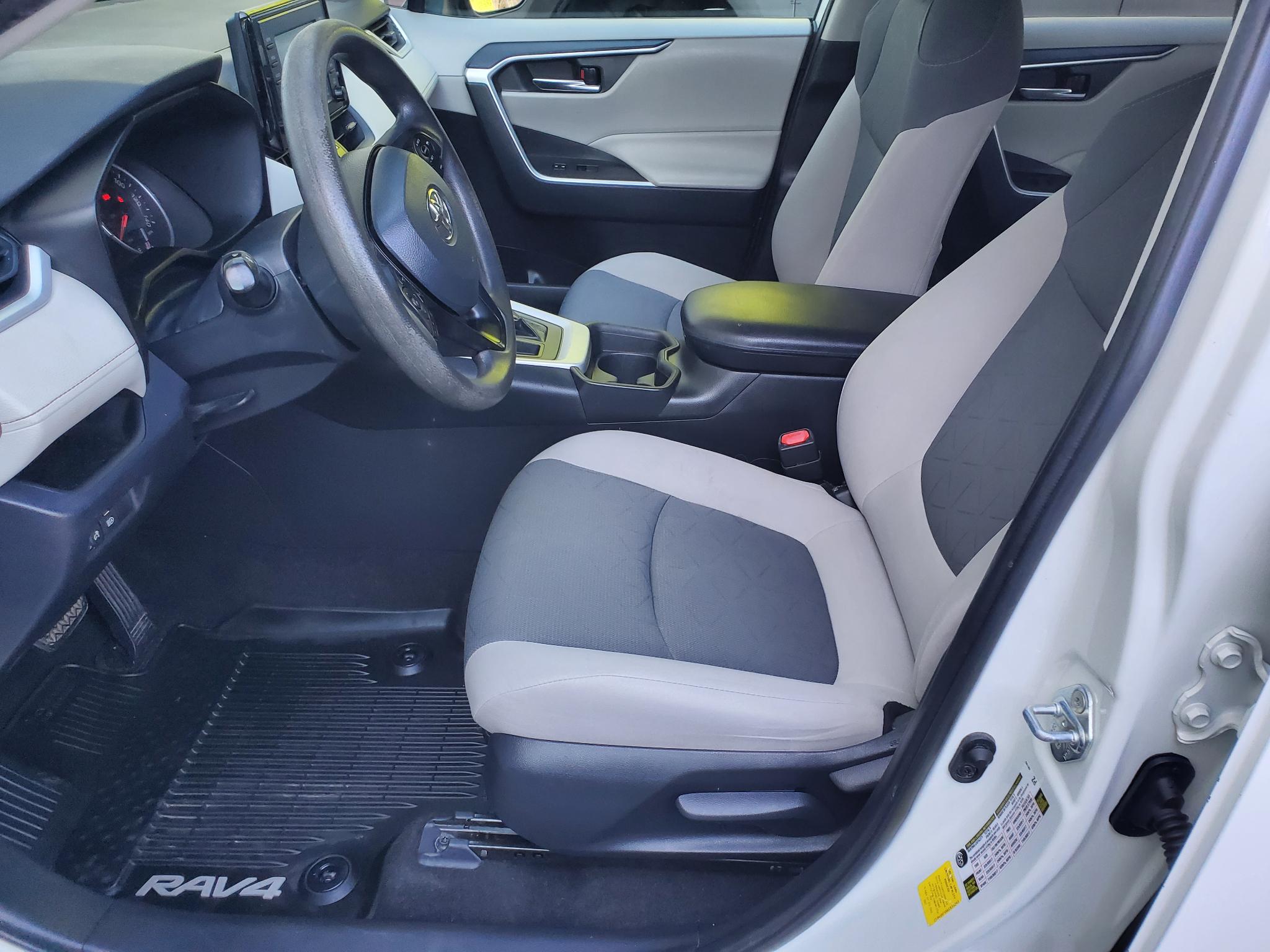 Toyota RAV4 XLE FWD (Natl) 2019