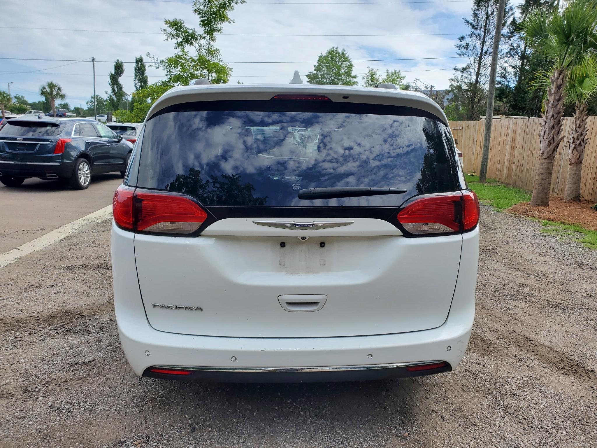 Chrysler Pacifica Touring L FWD 2019