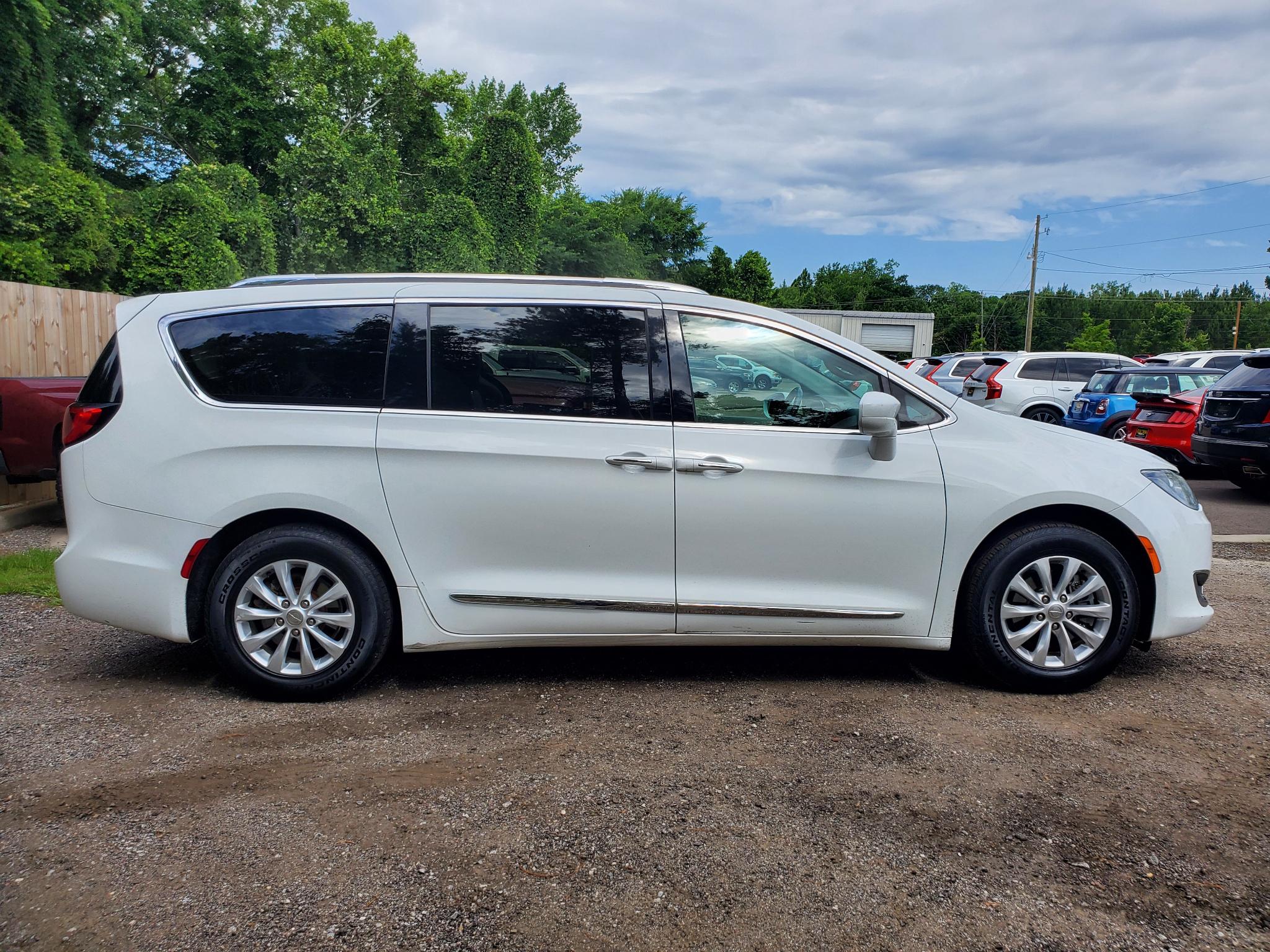 Chrysler Pacifica Touring L FWD 2019