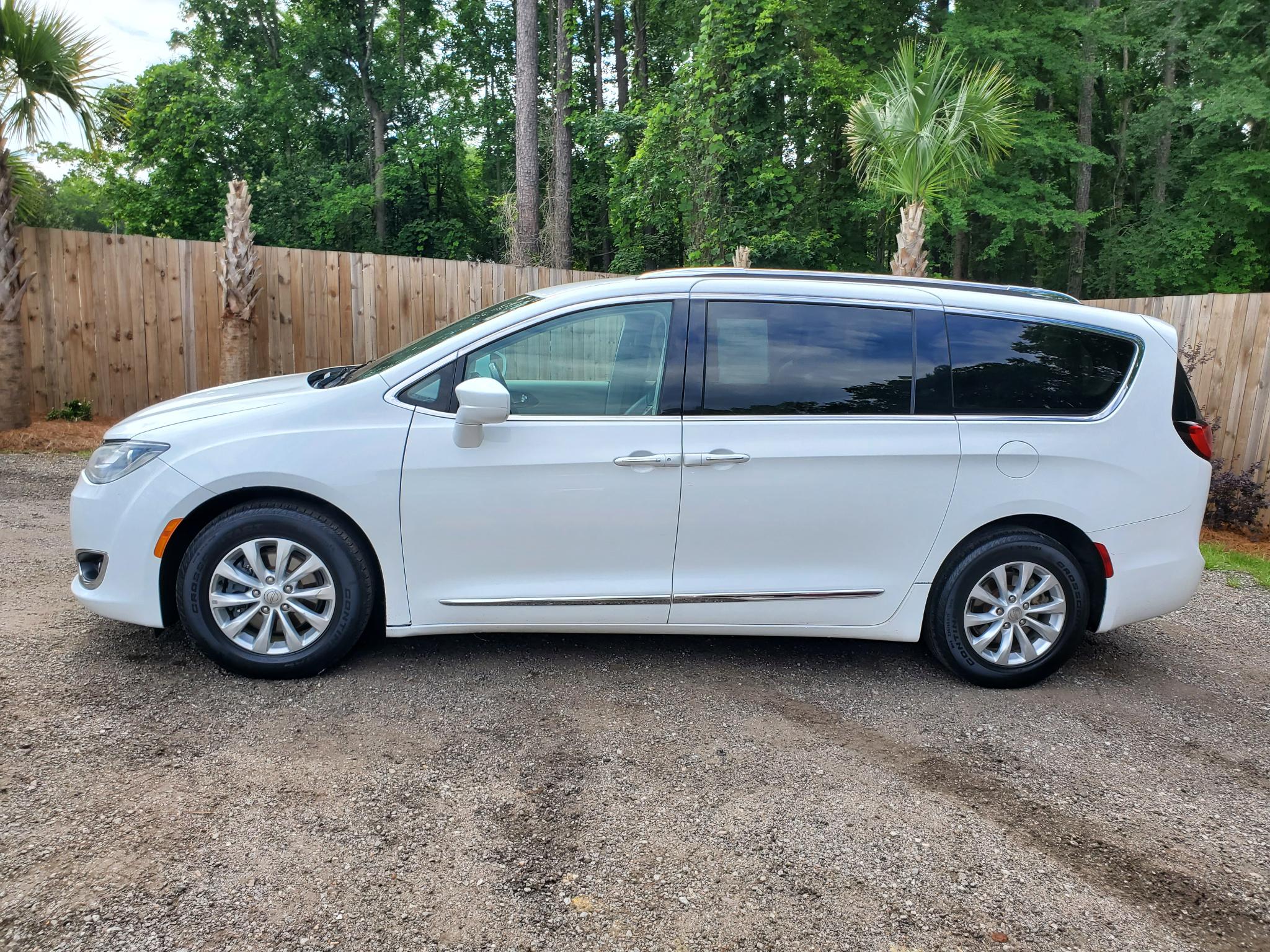 Chrysler Pacifica Touring L FWD 2019