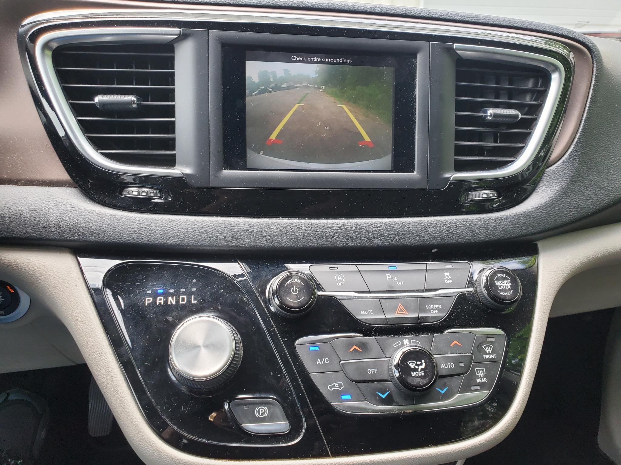 Chrysler Pacifica Touring L FWD 2019