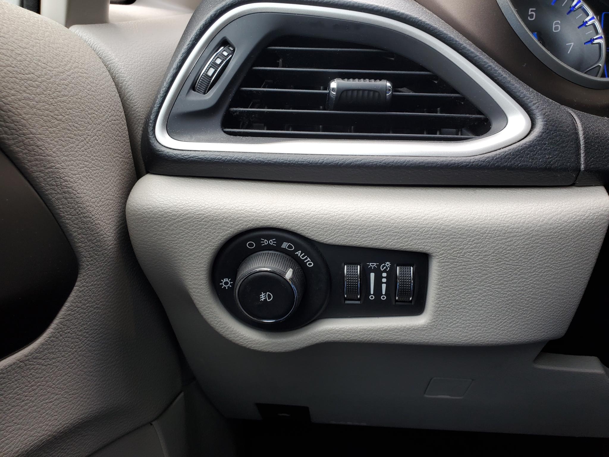 Chrysler Pacifica Touring L FWD 2019