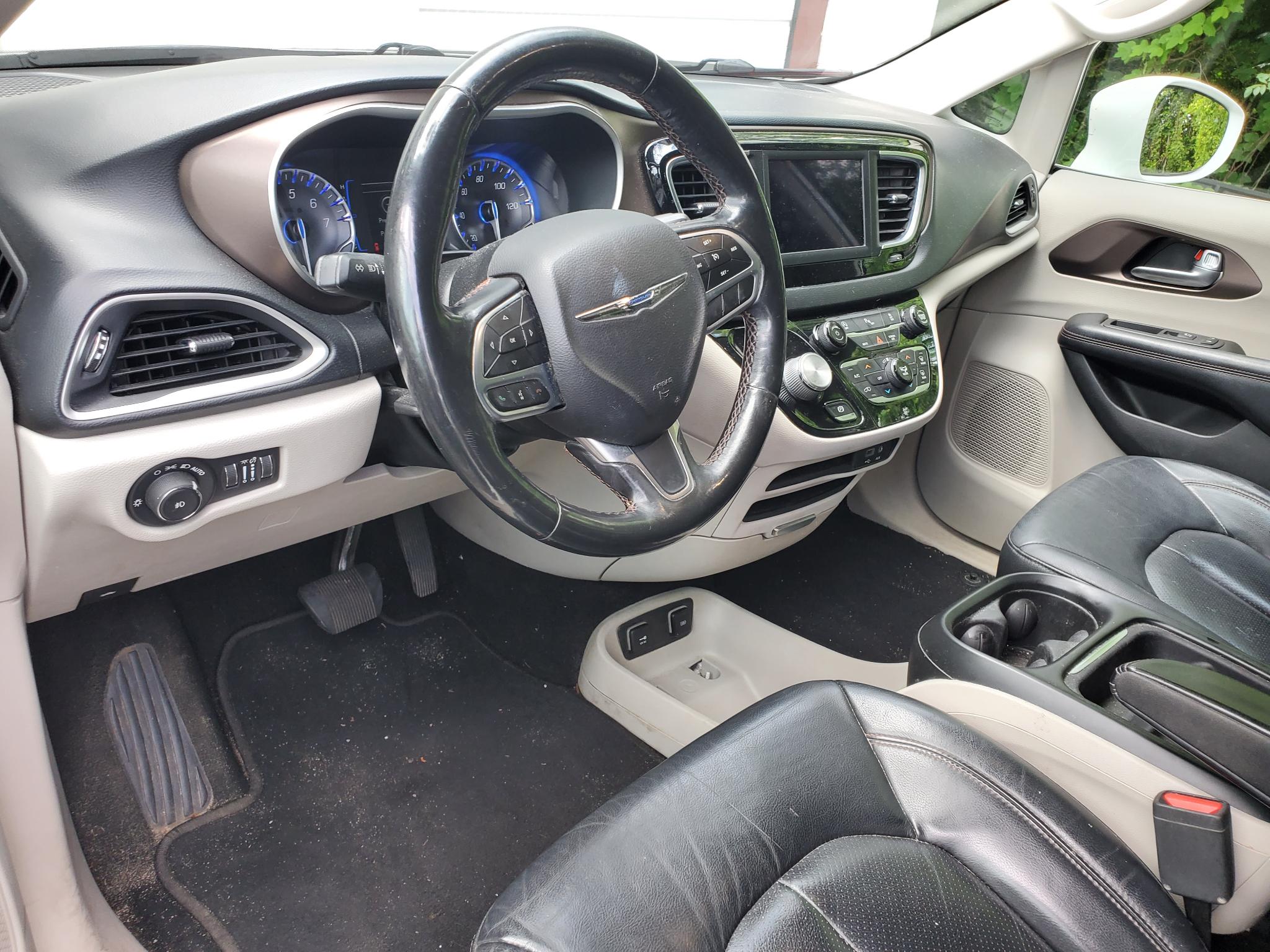 Chrysler Pacifica Touring L FWD 2019