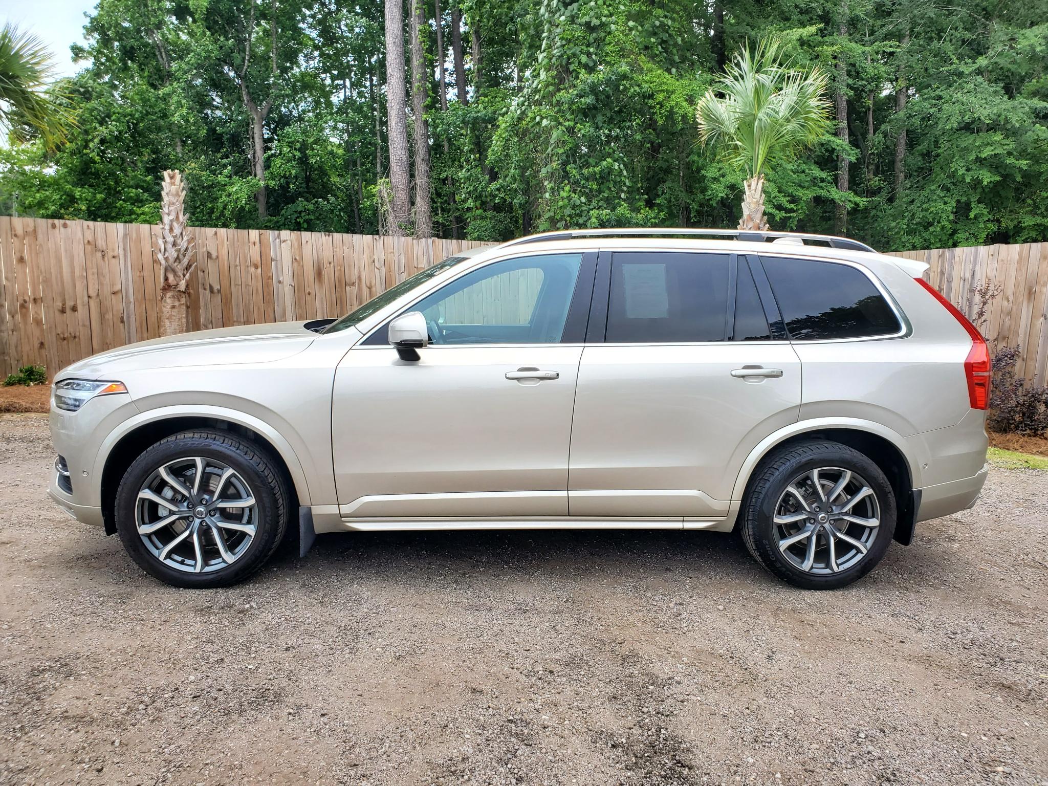 Volvo XC90 T6 AWD 7-Passenger Momentum 2017