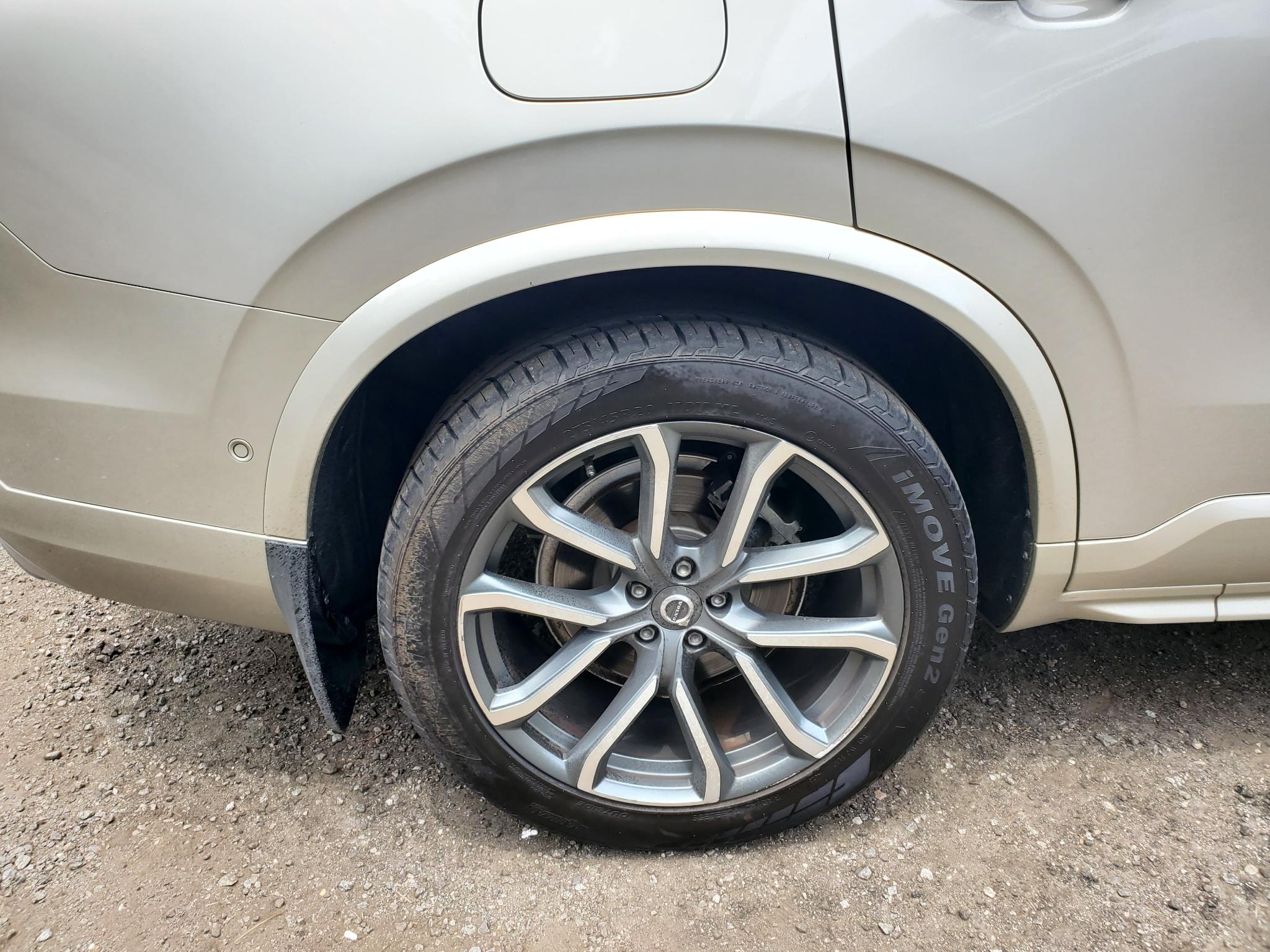 Volvo XC90 T6 AWD 7-Passenger Momentum 2017
