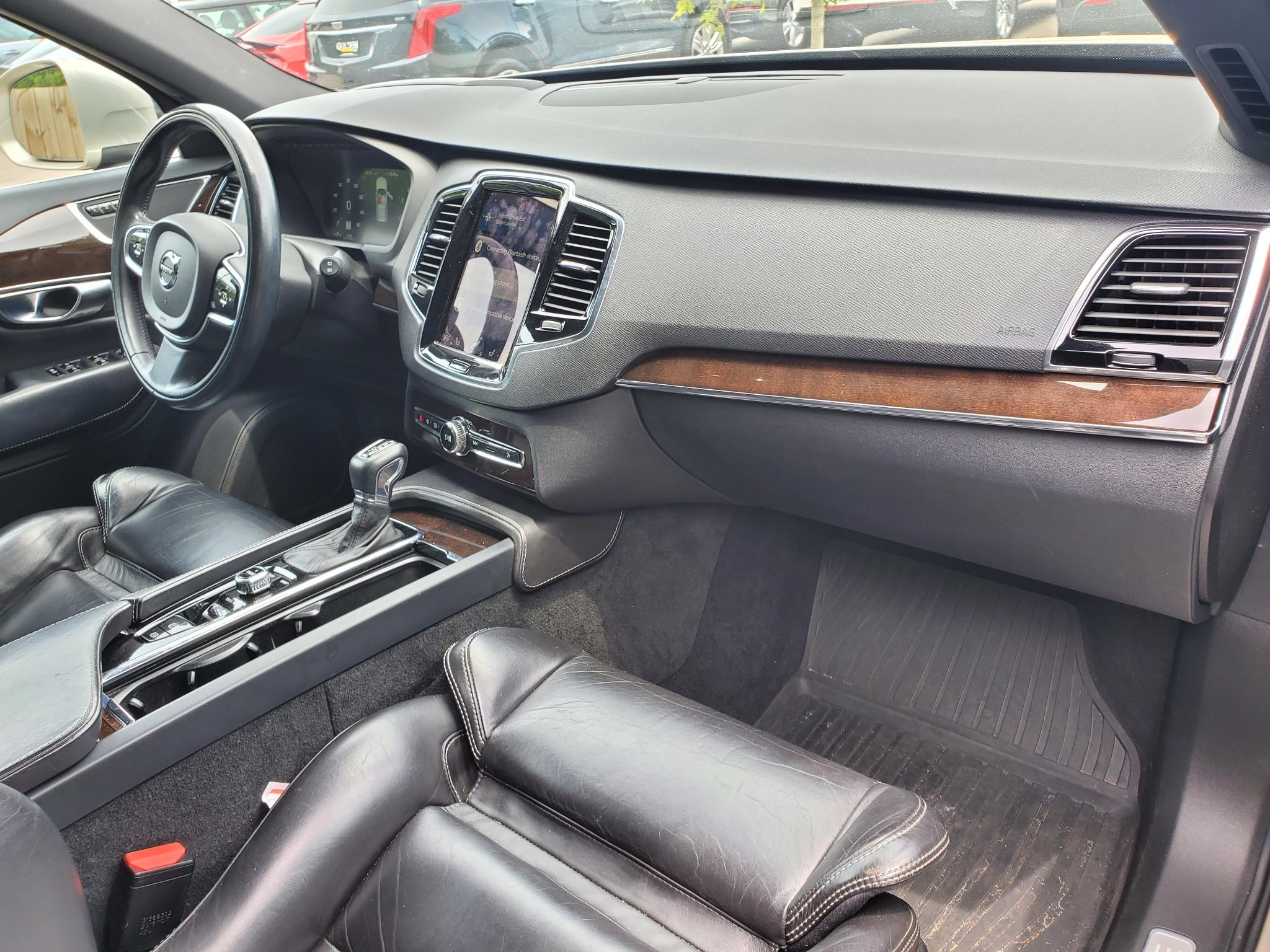 Volvo XC90 T6 AWD 7-Passenger Momentum 2017