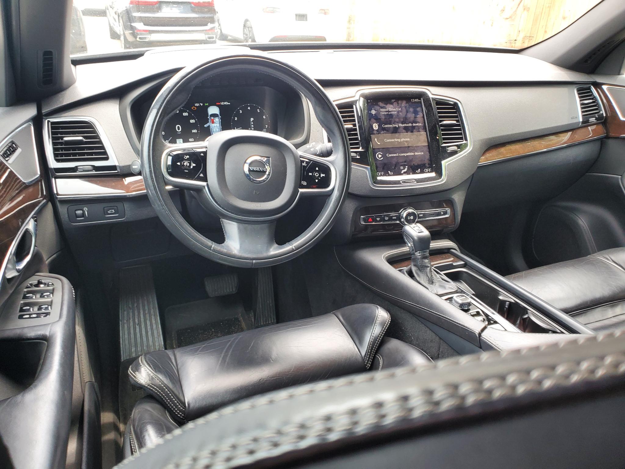 Volvo XC90 T6 AWD 7-Passenger Momentum 2017