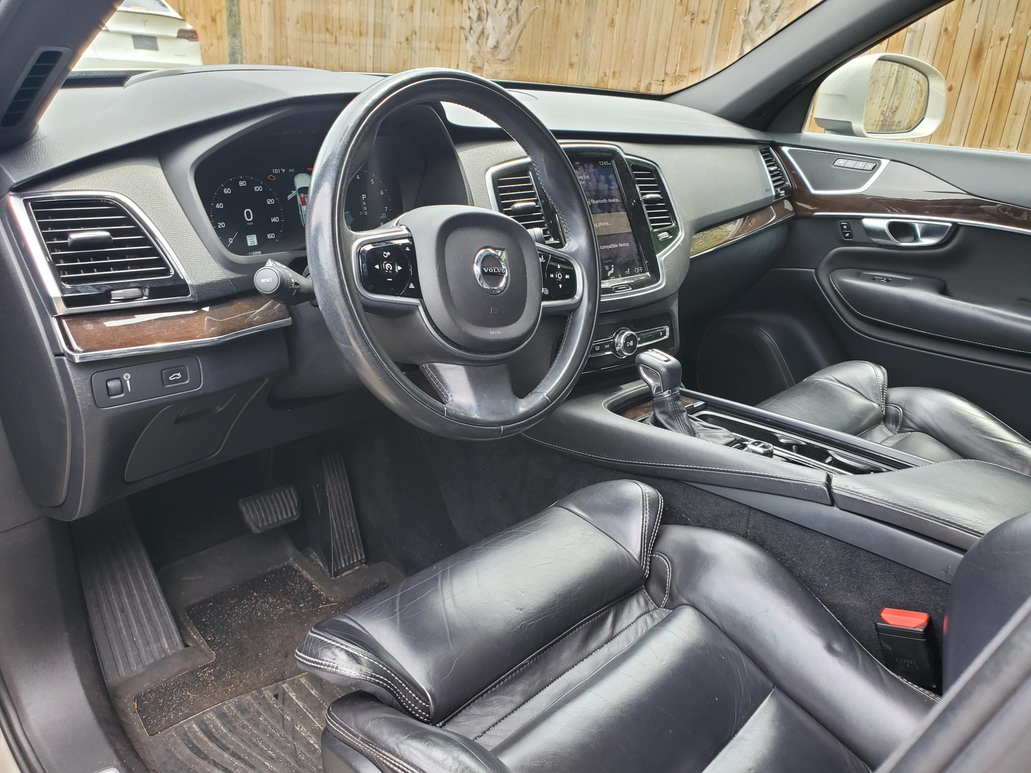 Volvo XC90 T6 AWD 7-Passenger Momentum 2017