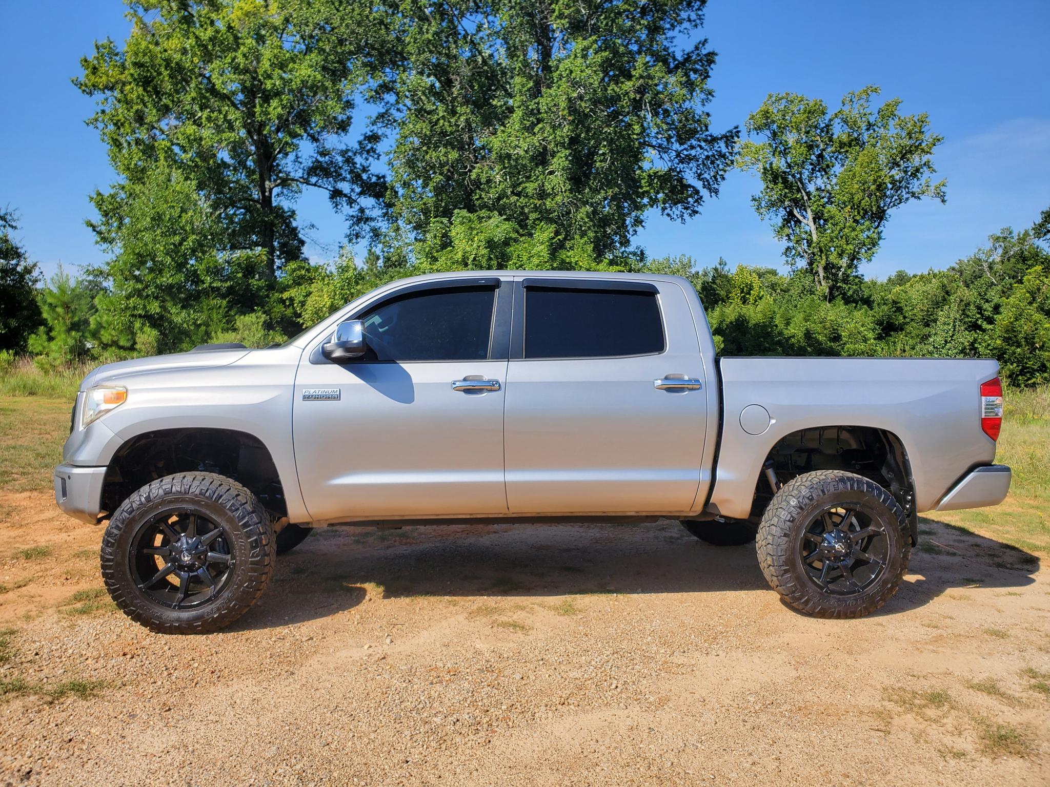 Toyota Tundra 4WD Truck  2015