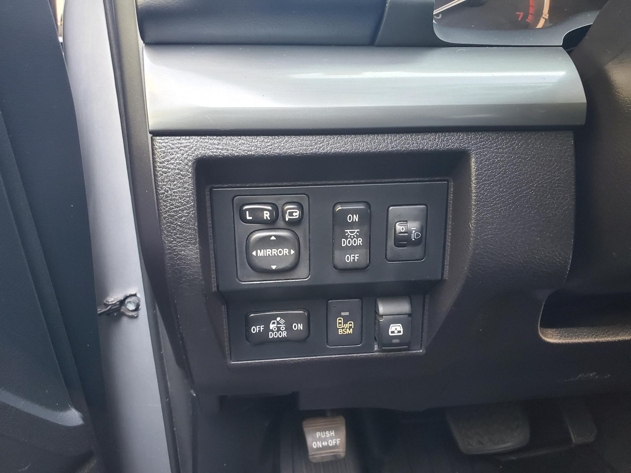 Toyota Tundra 4WD Truck  2015