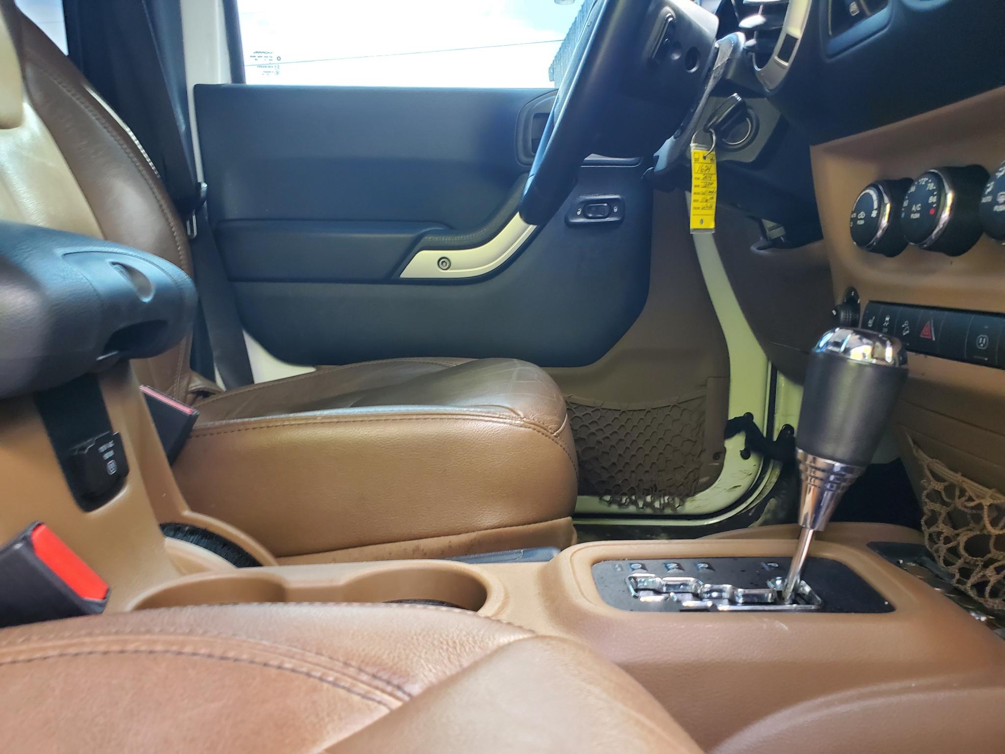 Jeep Wrangler Unlimited 4WD 4dr Sahara 2014
