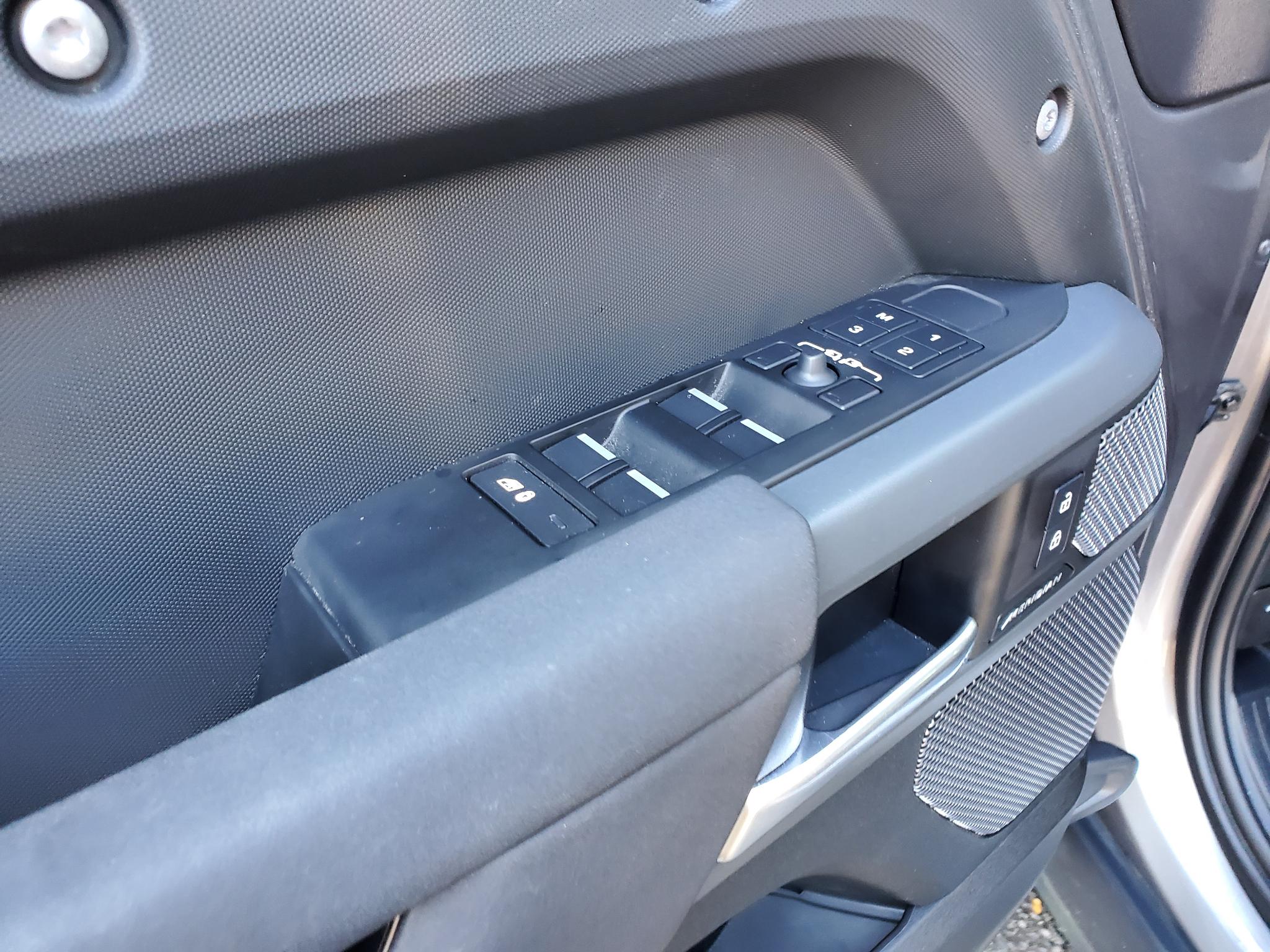 Land Rover Defender 110 X-Dynamic SE AWD 2023
