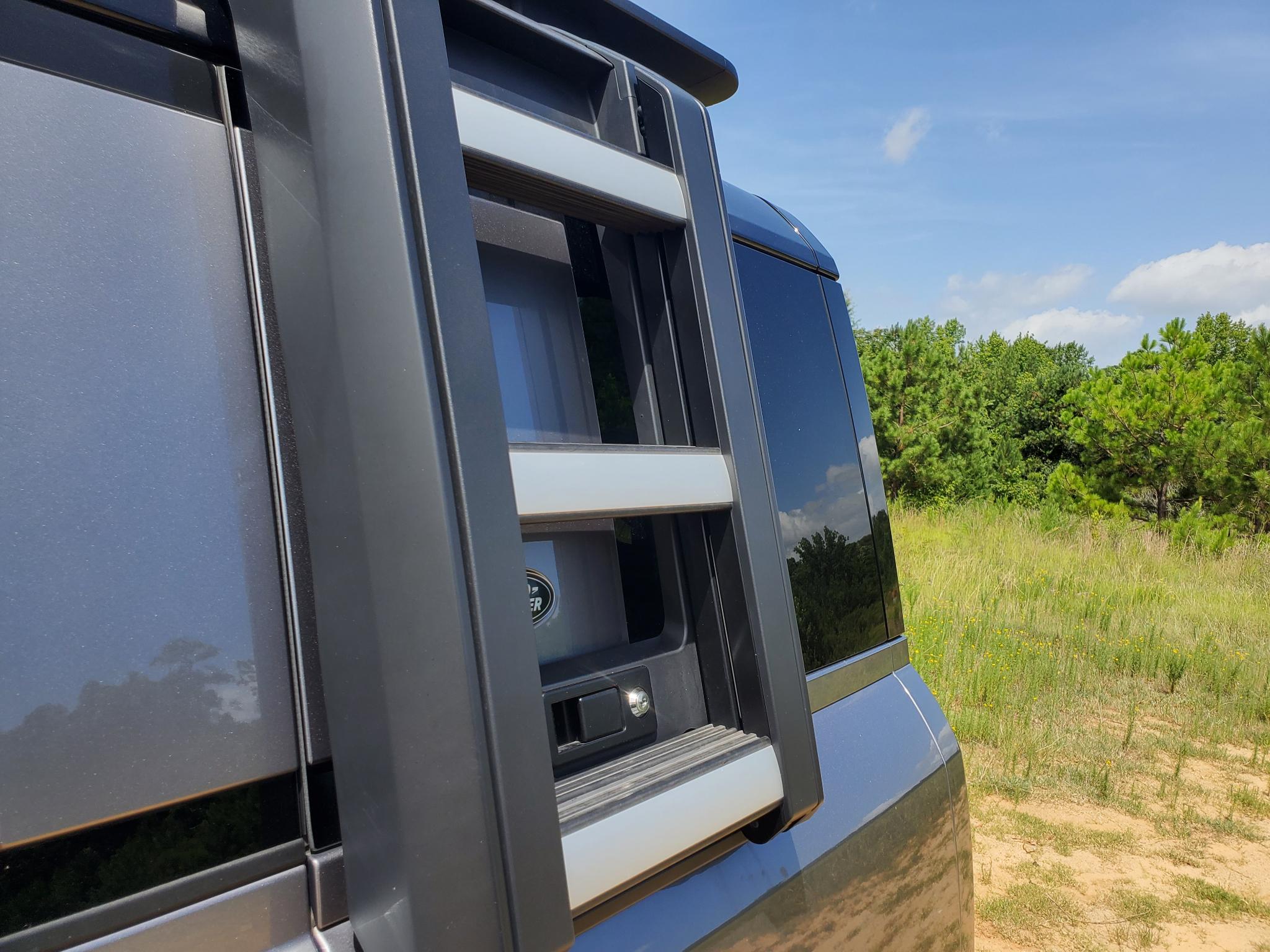 Land Rover Defender 110 X-Dynamic SE AWD 2023