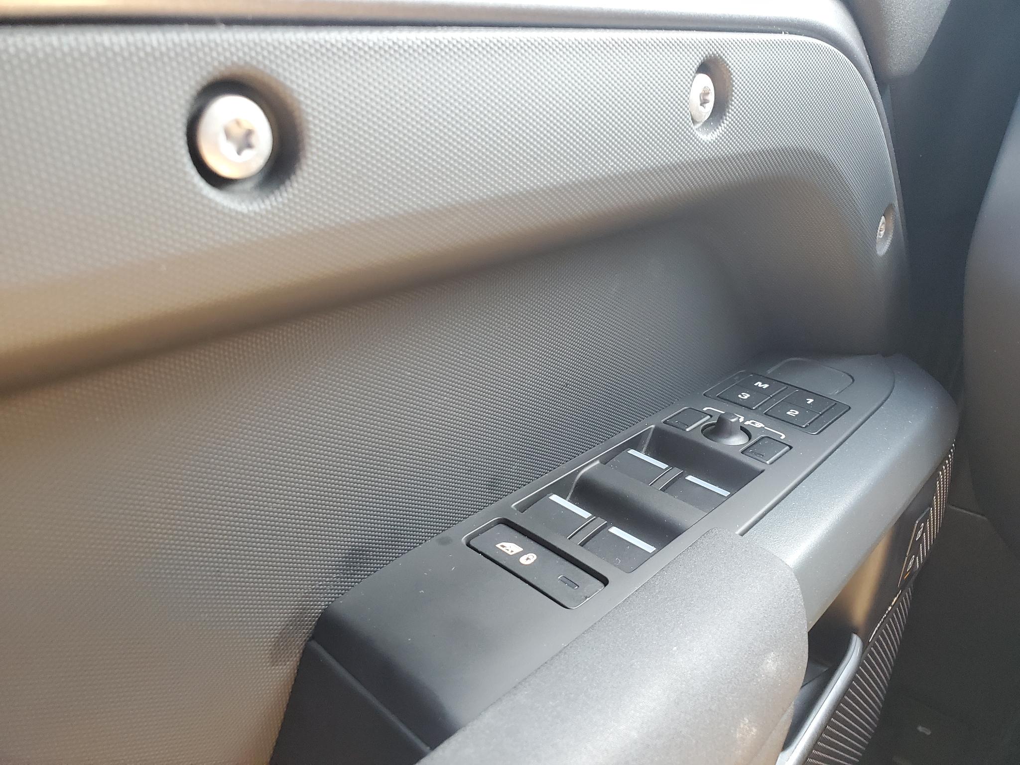 Land Rover Defender 110 X-Dynamic SE AWD 2023