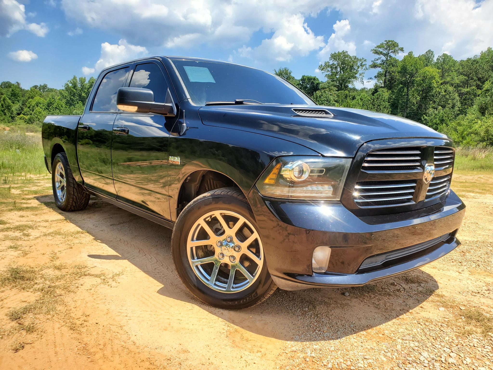 RAM 1500 2WD Crew Cab 140.5" Sport 2015