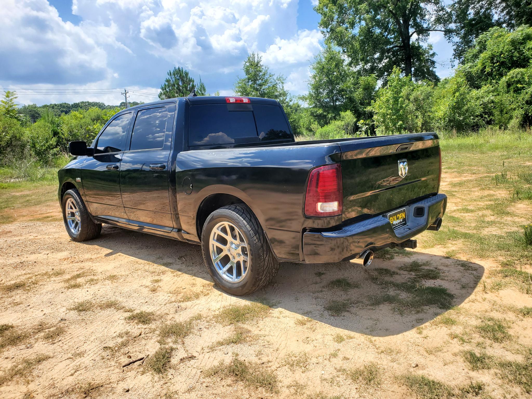 RAM 1500 2WD Crew Cab 140.5" Sport 2015