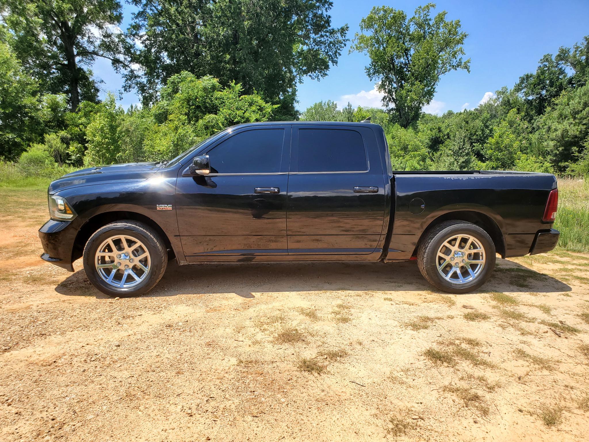 RAM 1500 2WD Crew Cab 140.5" Sport 2015
