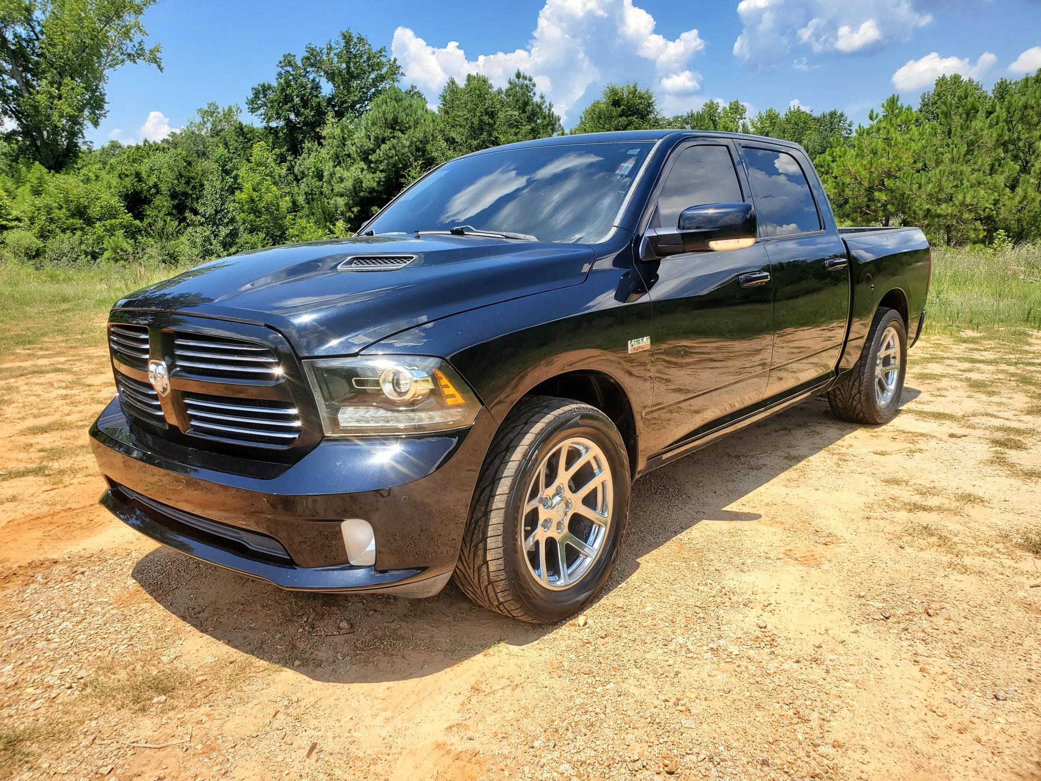 RAM 1500 2WD Crew Cab 140.5" Sport 2015