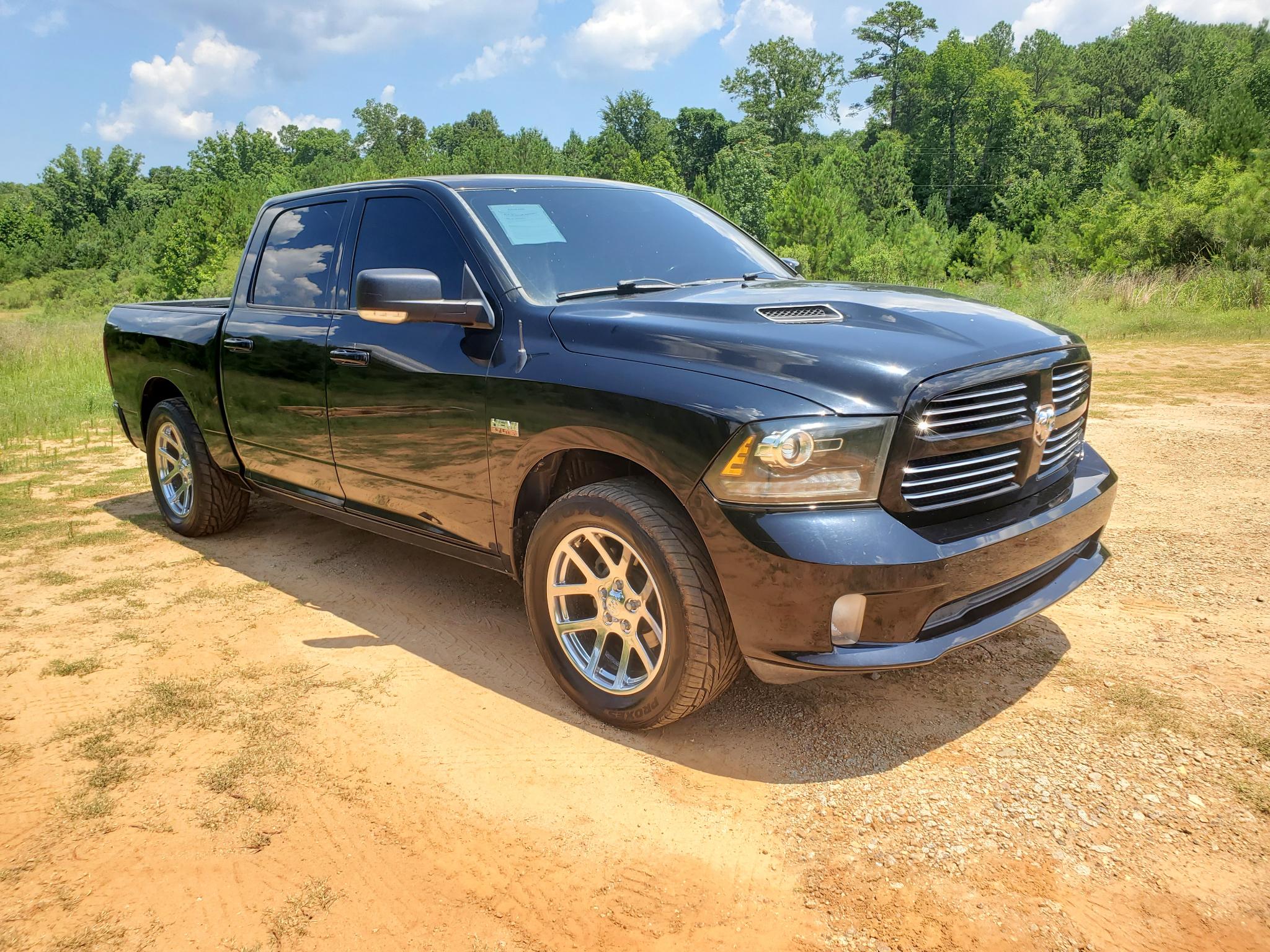 RAM 1500 2WD Crew Cab 140.5" Sport 2015