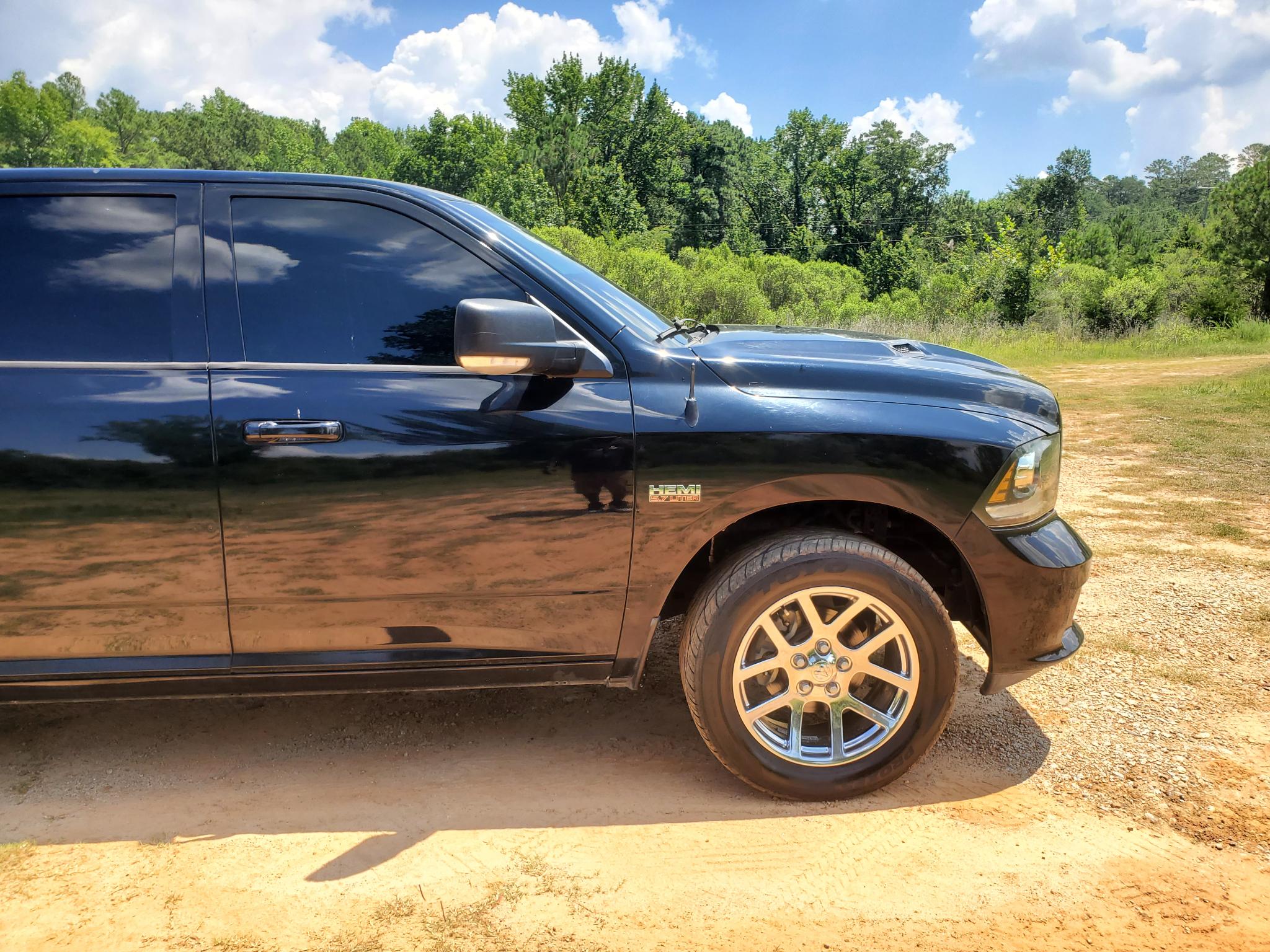 RAM 1500 2WD Crew Cab 140.5" Sport 2015
