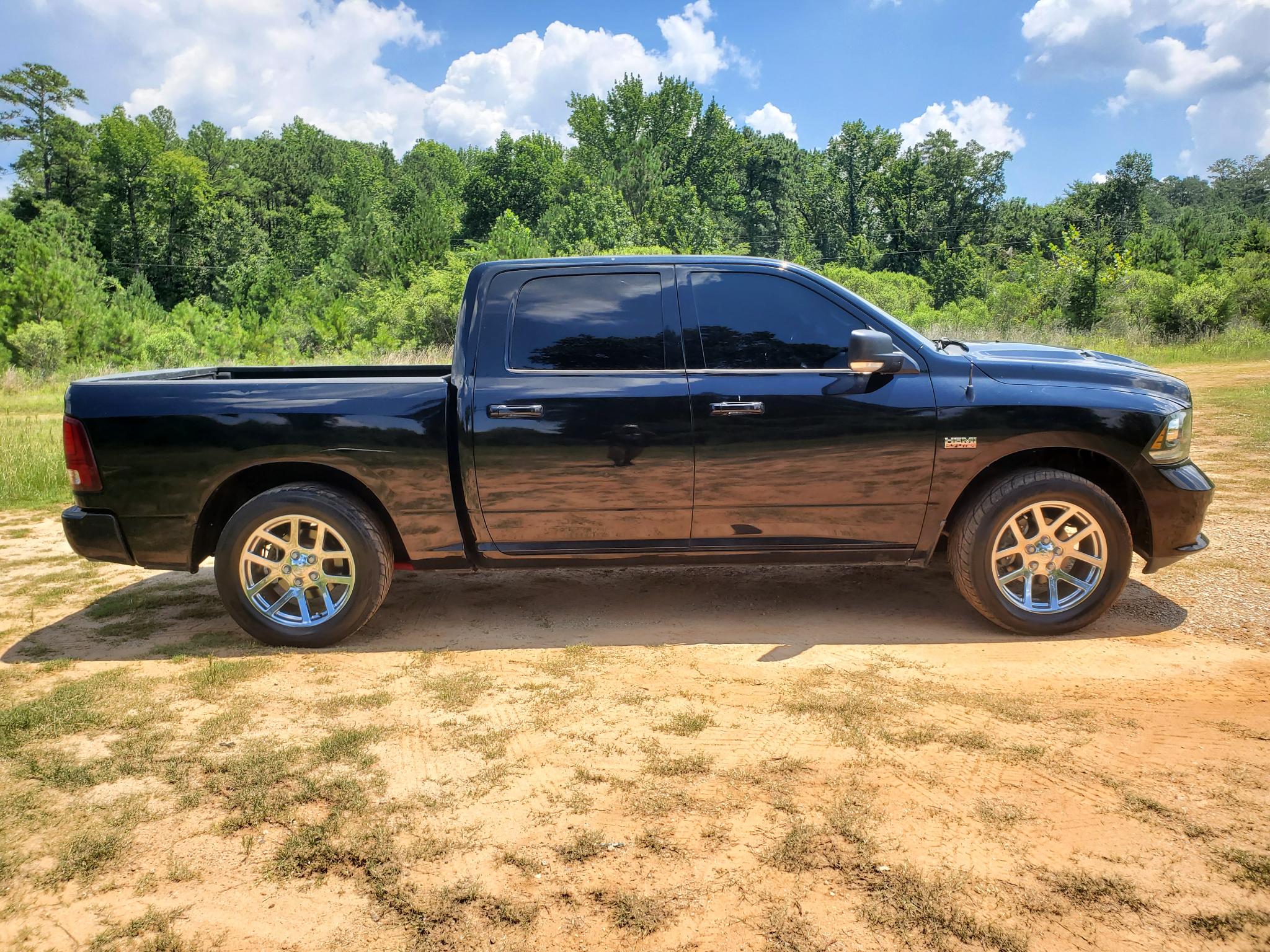 RAM 1500 2WD Crew Cab 140.5" Sport 2015