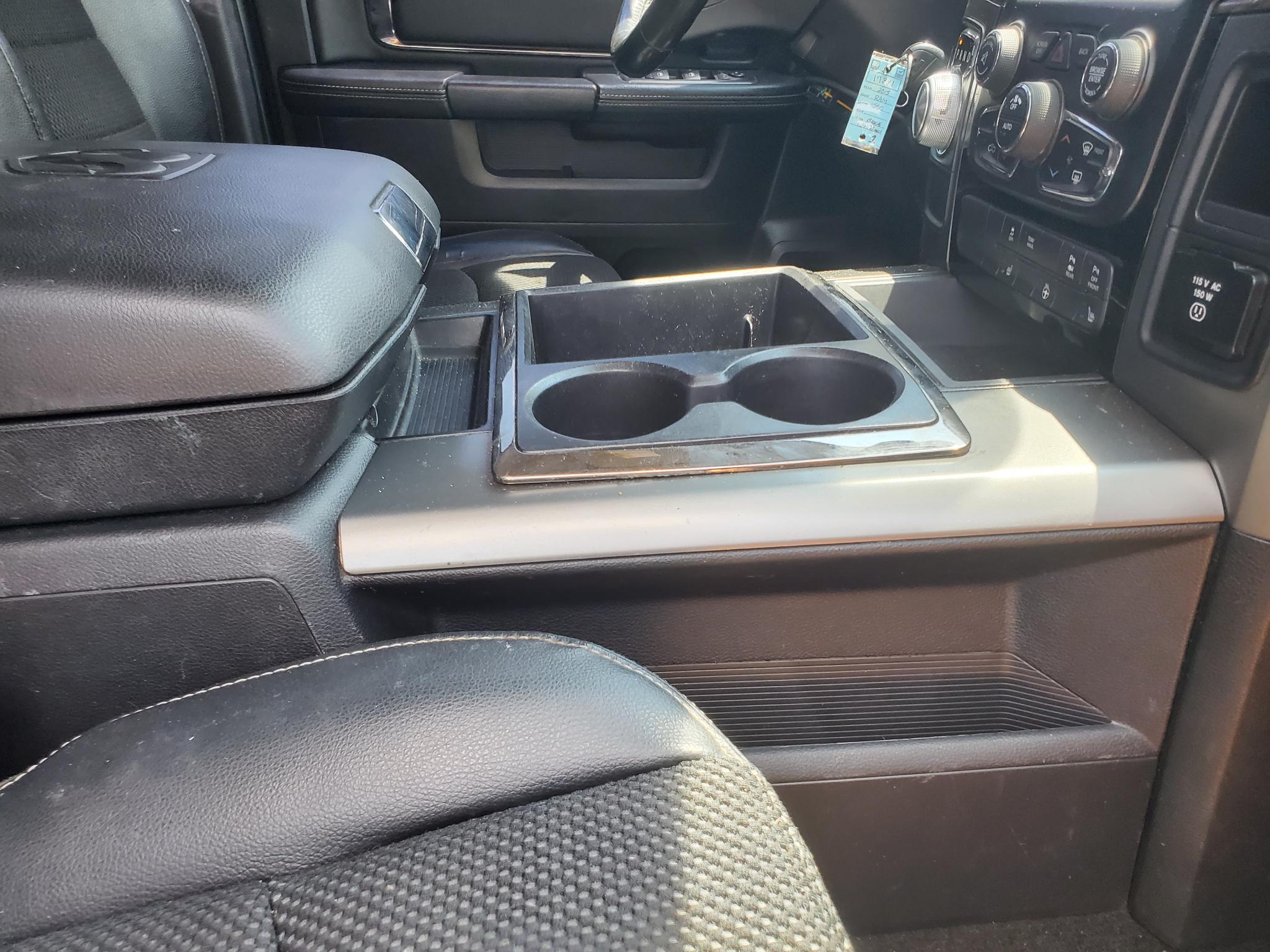 RAM 1500 2WD Crew Cab 140.5" Sport 2015