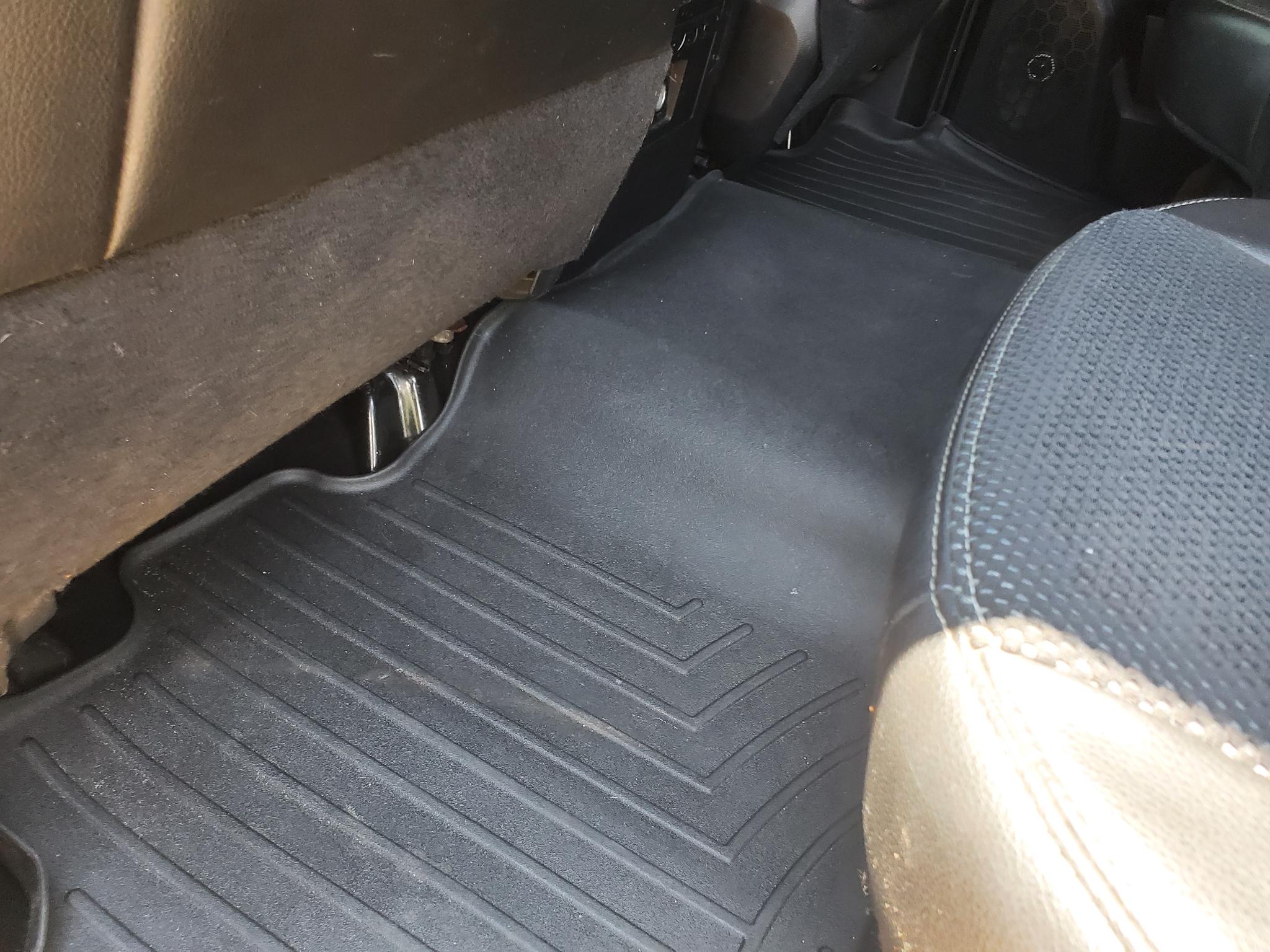 RAM 1500 2WD Crew Cab 140.5" Sport 2015