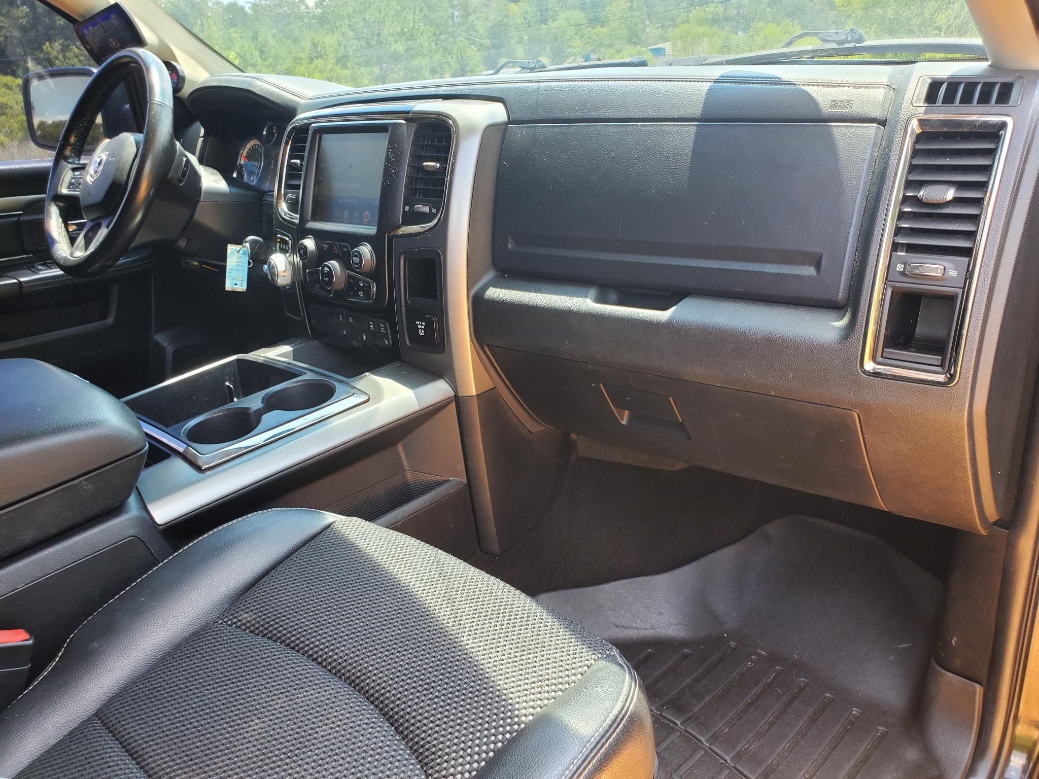 RAM 1500 2WD Crew Cab 140.5" Sport 2015