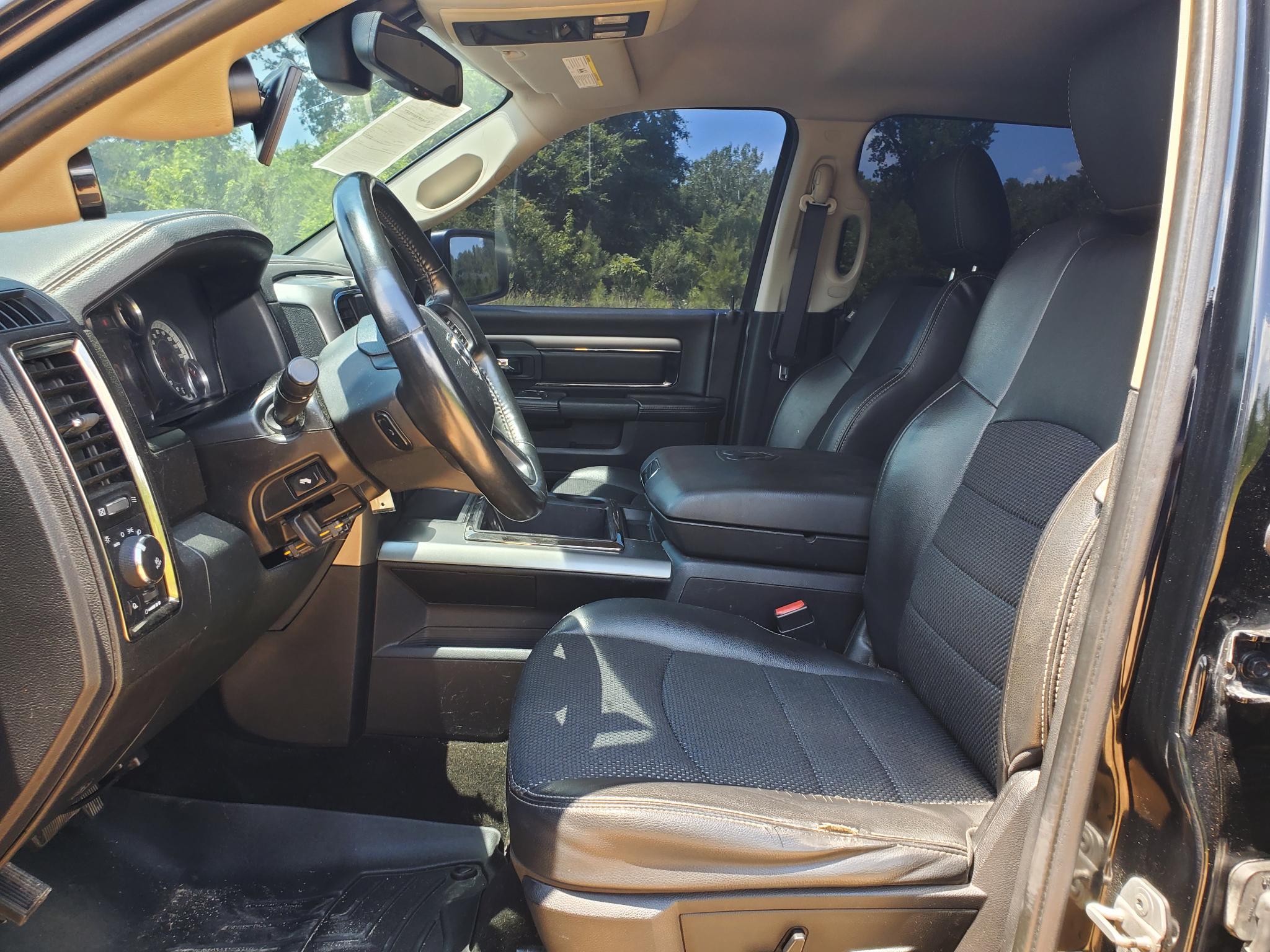 RAM 1500 2WD Crew Cab 140.5" Sport 2015