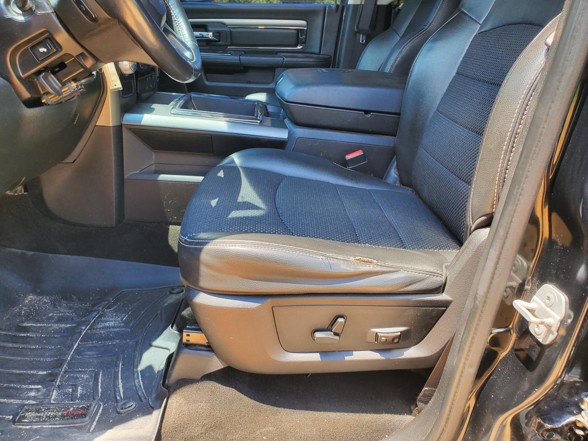 RAM 1500 2WD Crew Cab 140.5" Sport 2015