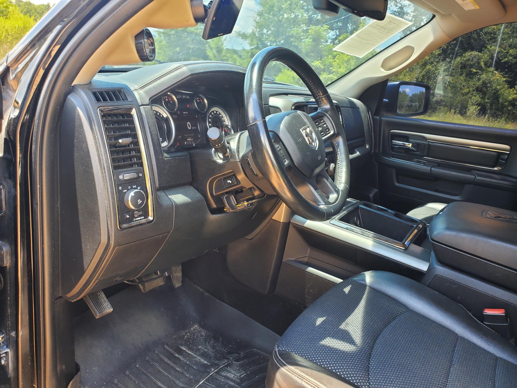 RAM 1500 2WD Crew Cab 140.5" Sport 2015