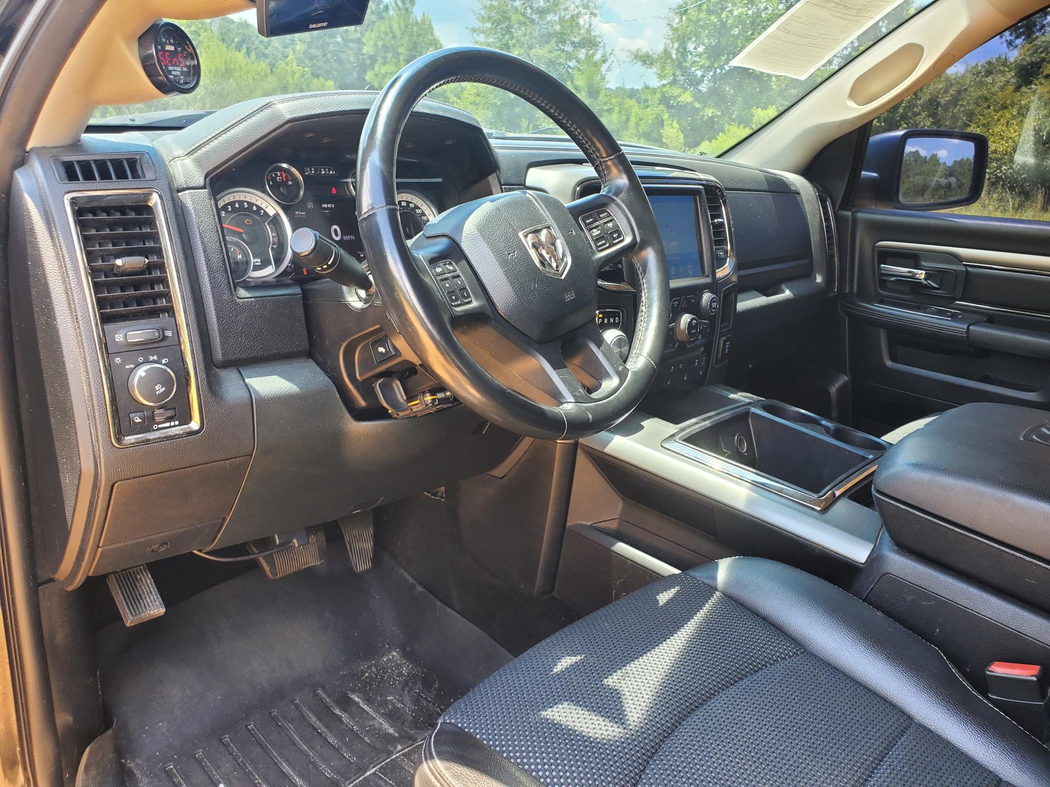 RAM 1500 2WD Crew Cab 140.5" Sport 2015