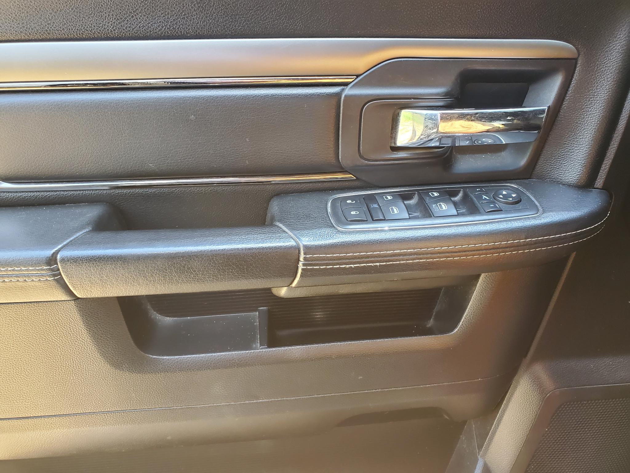RAM 1500 2WD Crew Cab 140.5" Sport 2015