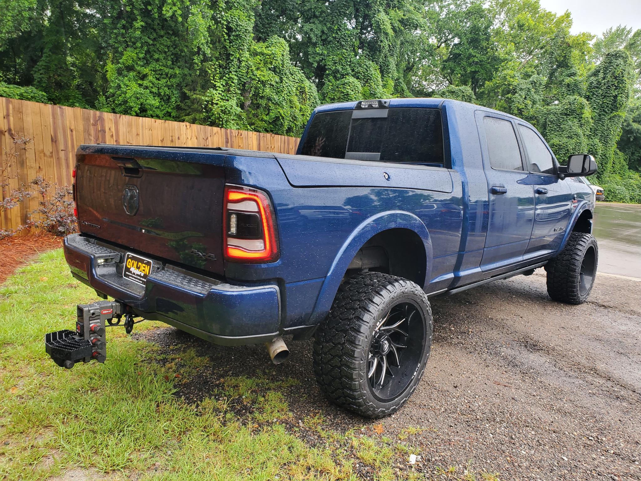 RAM 2500 Limited 4x4 Mega Cab 6'4" Box 2022