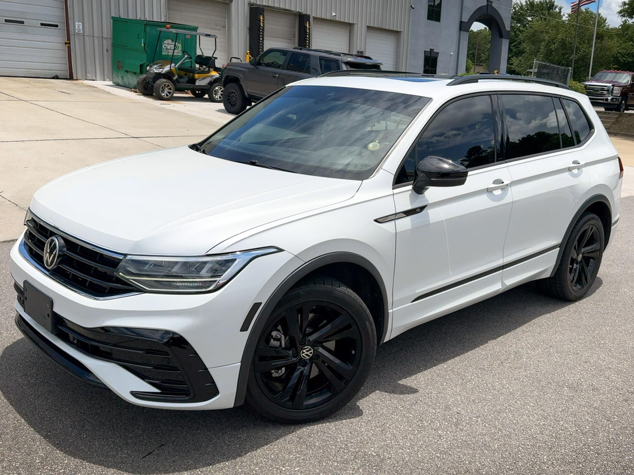Volkswagen Tiguan 2.0T SE R-Line Black FWD 2023